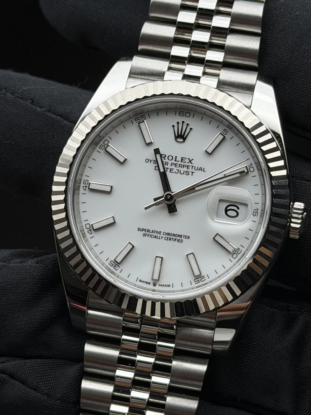 May be an image of wrist watch and text that says '50 I OYSR OYS OYPERPETUAL ROLEX ROLEX I TEJUST PERPETUAL TUAL SUPERLATIVHROMOMETER SUPERL SUPERLATIVE TIVE OFFICIALLY…