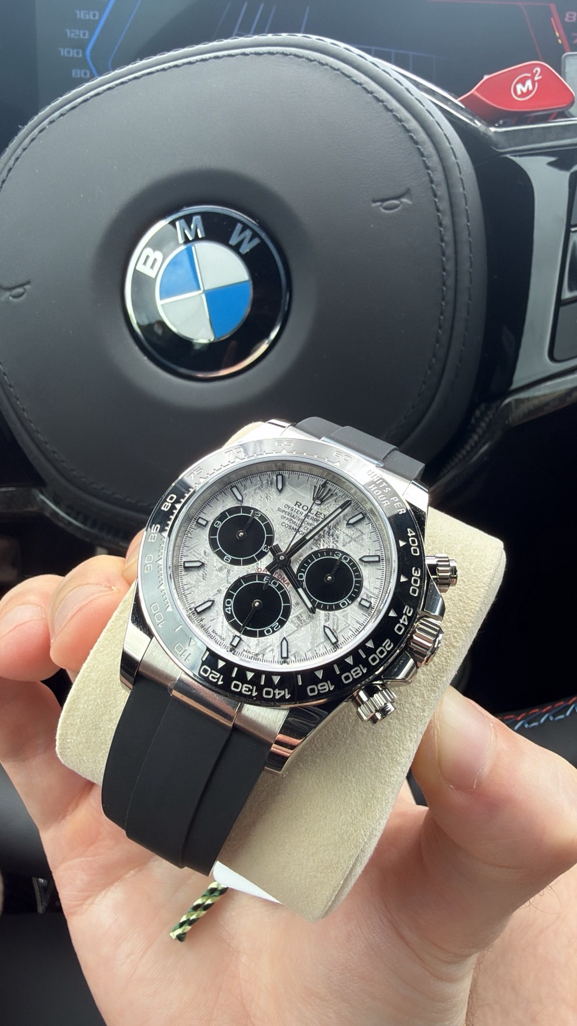 May be an image of wrist watch and text that says 'O 20 0E 00 M W m 80 前 0 Naauge WITS 400 O 300 40 U 40 100 o D NE ح Oc a 20 1EL V 110 ব OR E 0 0S 0'