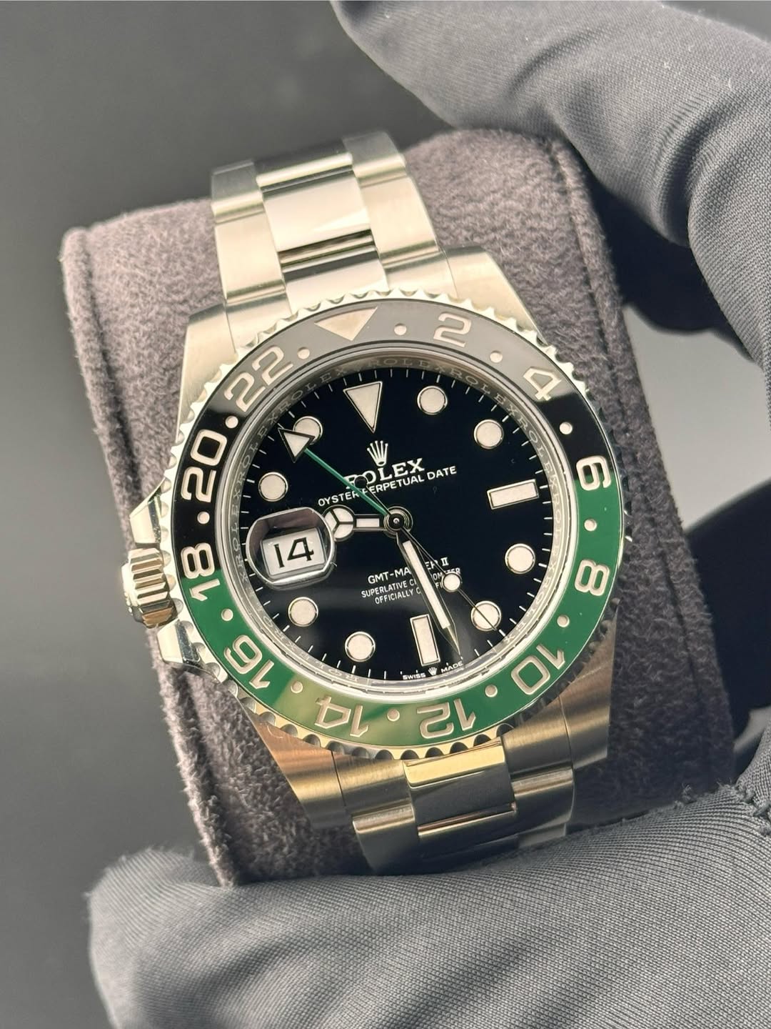 May be an image of wrist watch and text that says '2 4 X 22 20 ERPETUAL OLEX EX OYSTER ERPET TUAL DATE ATE 6 14 4 HⅡ M325B I GMT GMT-MA EA UPERLATIECS PEIIEL OFFICIALLY መኑራና 246 8…