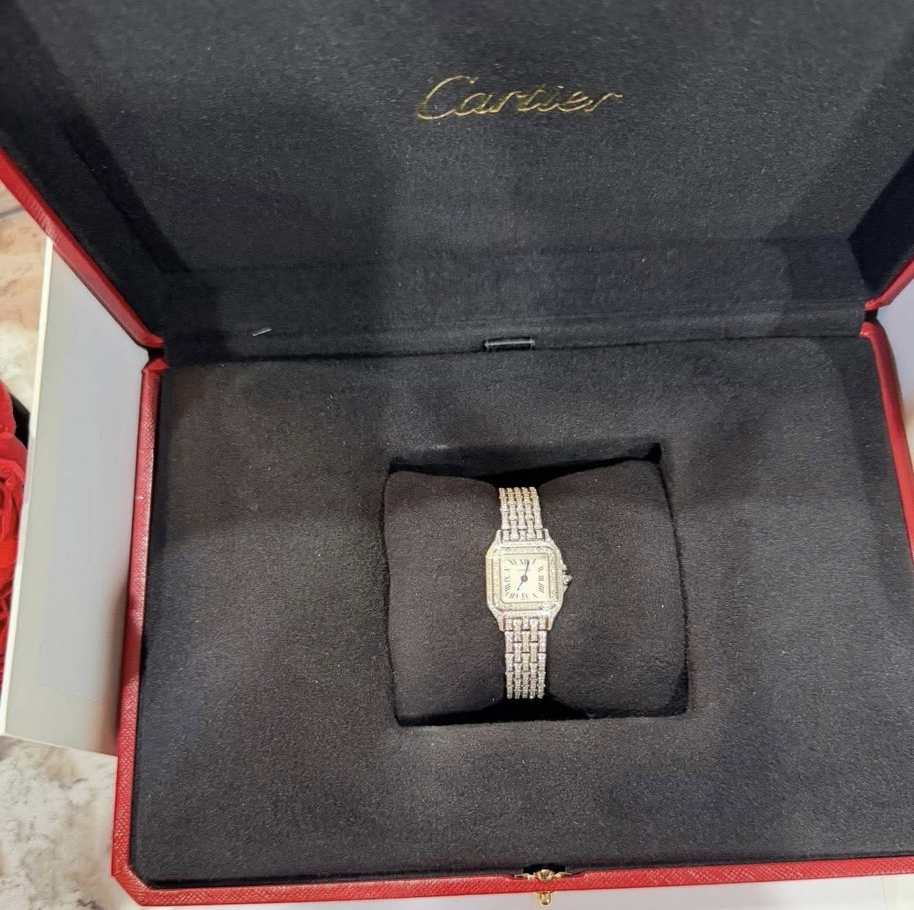 May be an image of wrist watch and text that says 'Carcier 生'