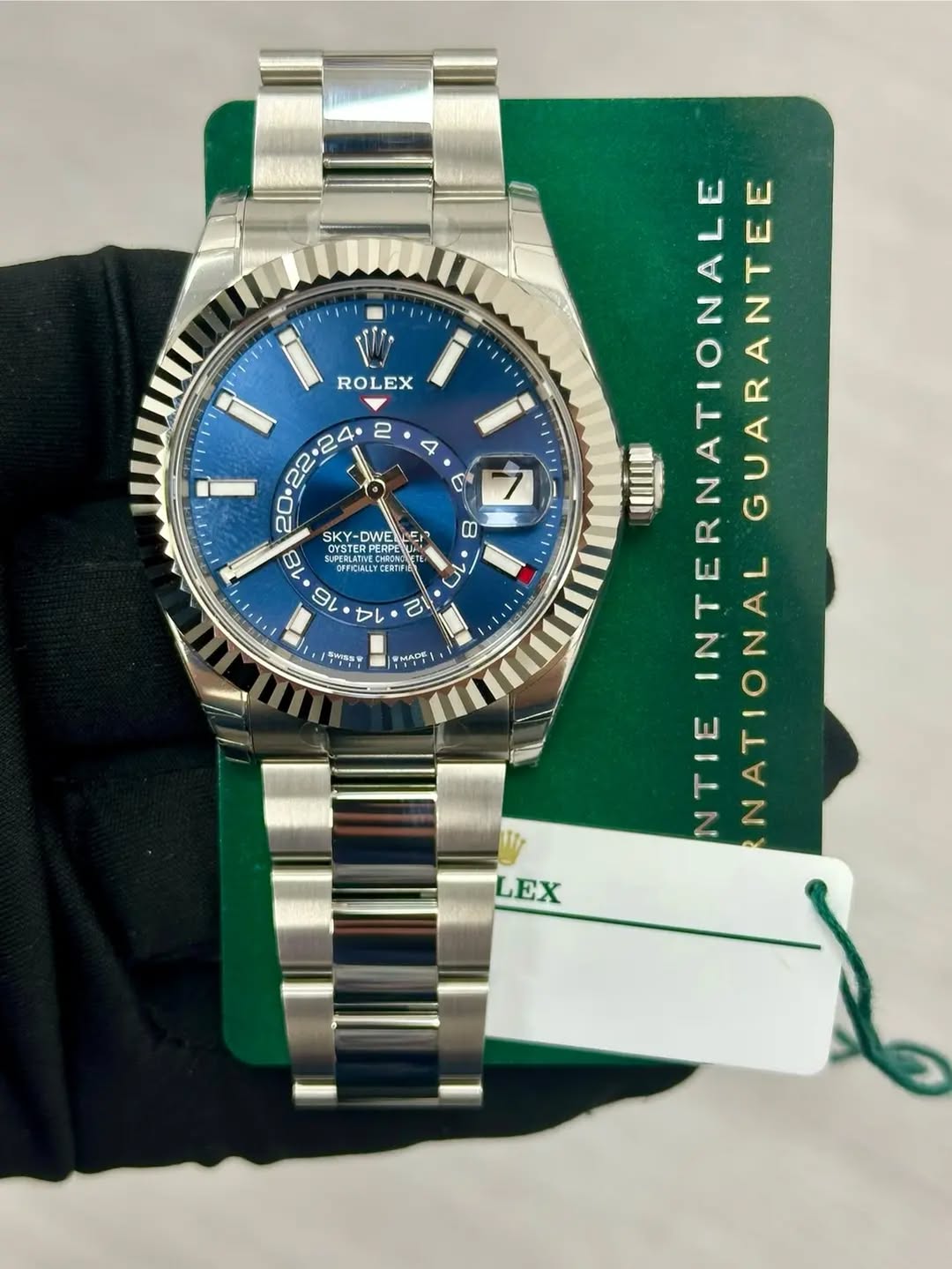 May be an image of wrist watch and text that says 'ויוידי ROLEX 2 22.2 SKY- SKY-DWE CYSTERPE ERPERPE パモ EF SUPERLATE OEEL SUPERLATIVEC TSTERT STERCHECN 18 ٥ ٥ ዮጣያ ስዓለያን 4 C 1…