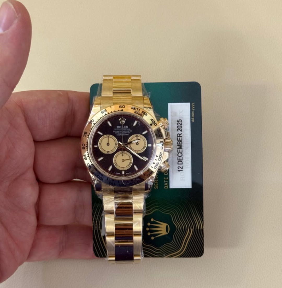 May be an image of wrist watch and text that says '60 URITON UNITS 65 で 400 อร ع 2 โ Un 000 De O8 BL 2025 DECEMBER 12'