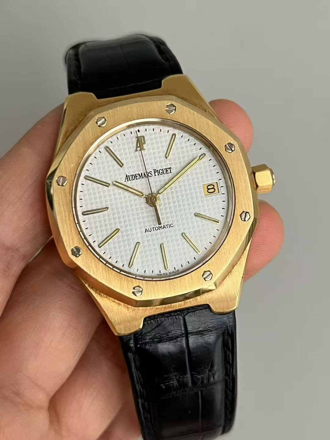 May be an image of wrist watch and text that says 'こ 白 AUDEMARS AUDEMARSPIGUET PIGUET B| 8 AΙ AUT AUTOMATIC S Θ অশ'