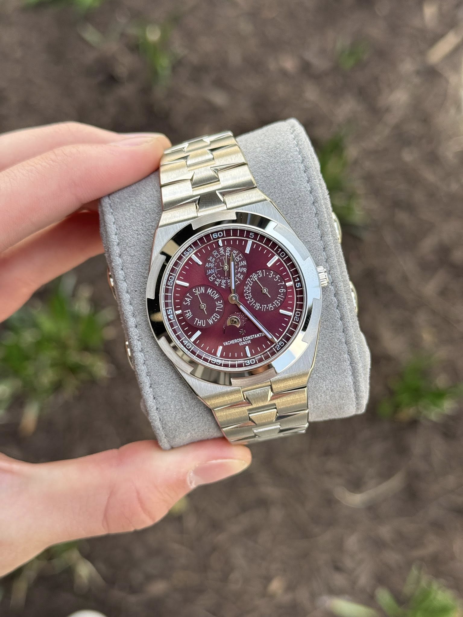 May be an image of wrist watch and text that says '60 55 7 JAM n0 A00 ن တ 3 50 UN 0 SAT 4S FE R8 2 U HU WE 27 ECHERON ROHERONCONSTANTI OHEAS S 102 LOV 5 A a'