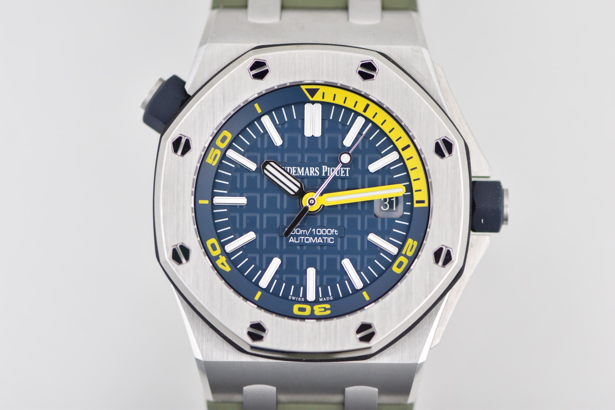 May be an image of wrist watch and text that says '50 DEMARS DEMARSPIDOET PIQUET 31 50m/1000ft 50m/ 1000ft AUTOMATIC AU 40 02'