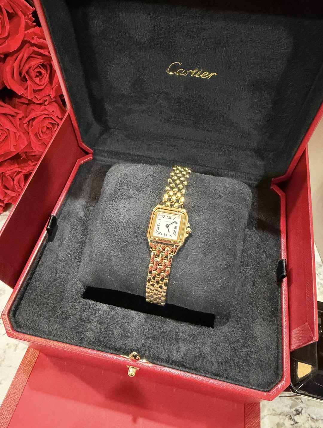 May be an image of wrist watch and text that says 'Cartier Ga tier NW #111'