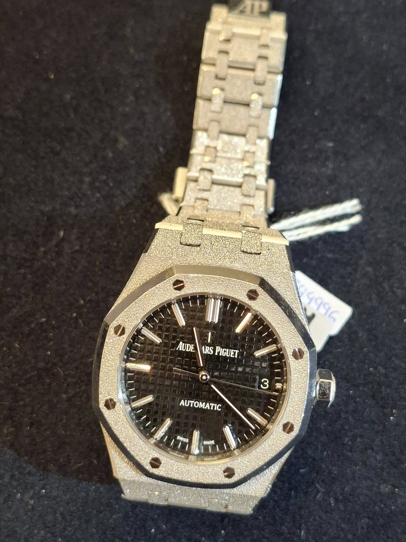 May be an image of wrist watch and text that says '4996 AUDE UDEARSPIGUET ARS PIGUET 3 期 AUTOMATIC AUTOMATIC Riss MADE ueG'