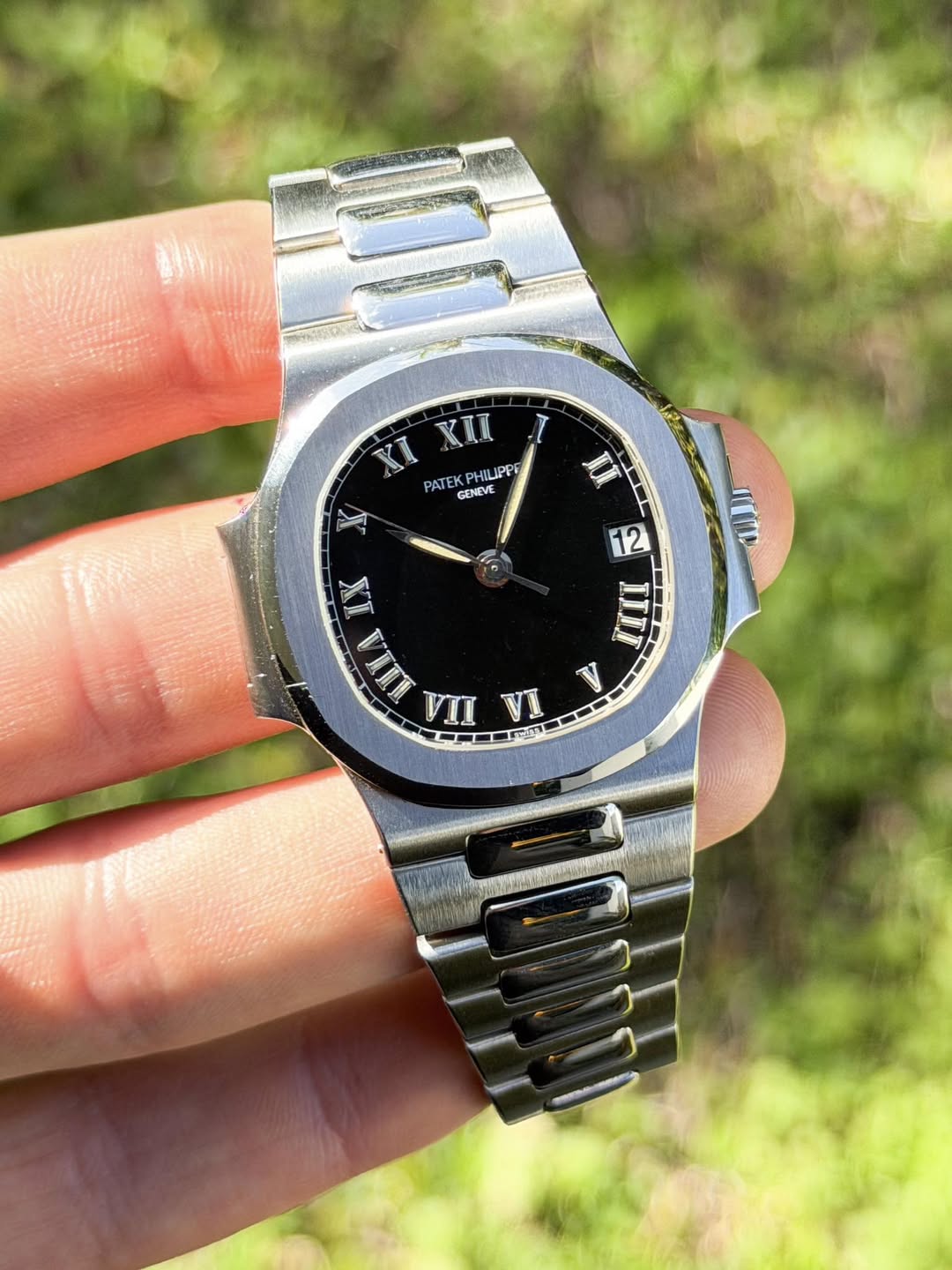 May be an image of digital watch and text that says '1 XI XII PATEK GENEVE HILIPP 12 E ILII V LX LIA IIA F VT የረሽ'