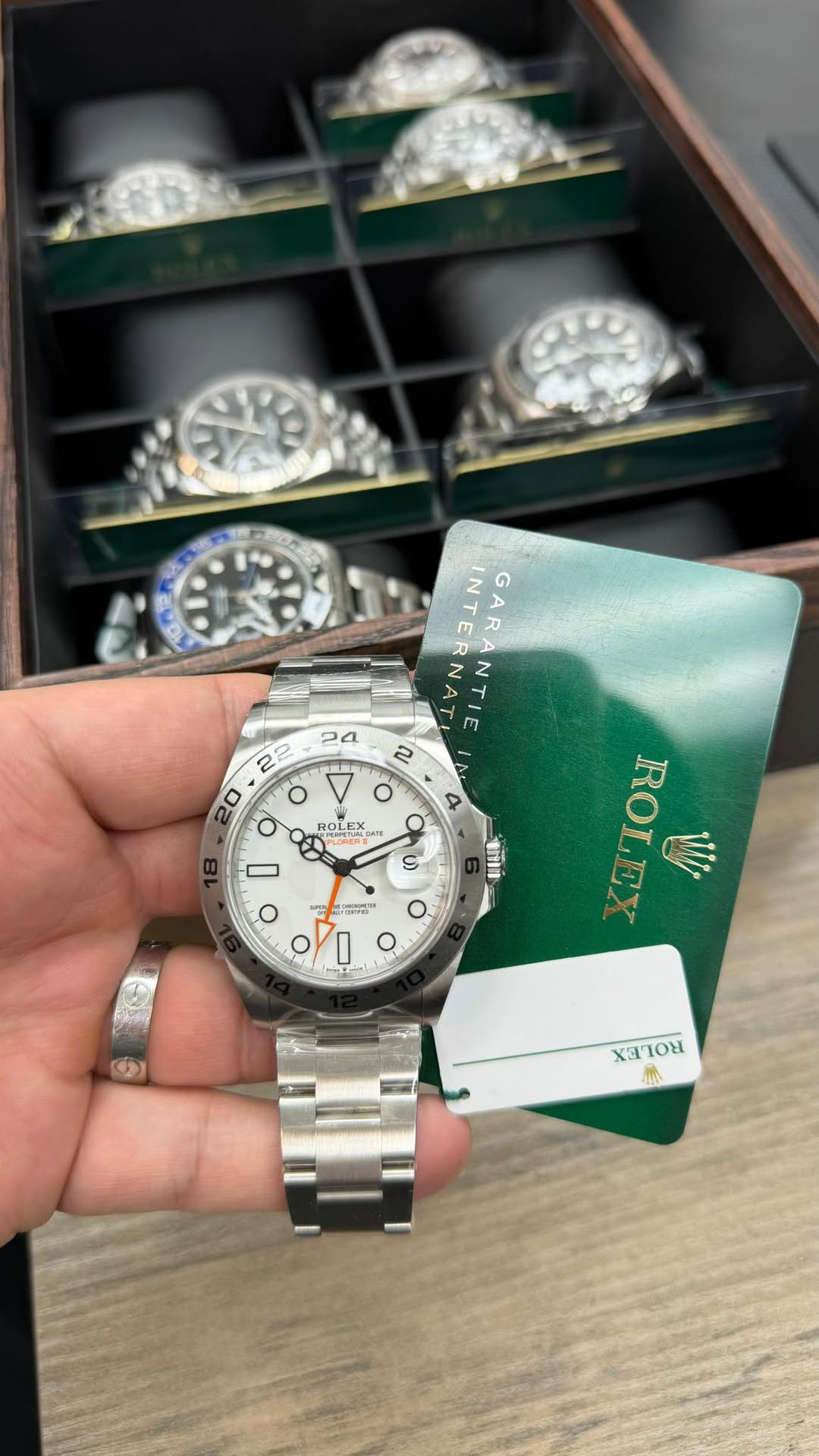 May be an image of wrist watch and text that says '24 INTERNAT GARANTIE GARA NTIE 2 a POLEX RSETMA งา 9 22 0 a - O 20 Een O 0 O 新 ROLEX xa xaлo4 ህ'