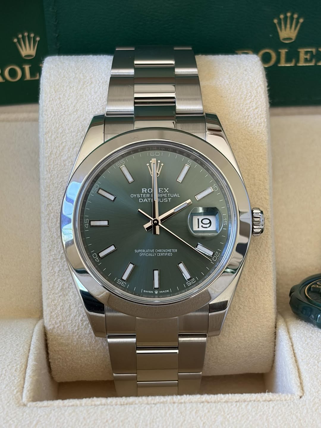 May be an image of wrist watch and text that says 'OL 60 SS 5 S 50 RO OYS OYSTER DAT AT EX RPET PET TUAL US ١0 0 40 SUPERLATN CHRONCHETER OFFICIALLY FFICIALLYCEATIF FICIALLY…
