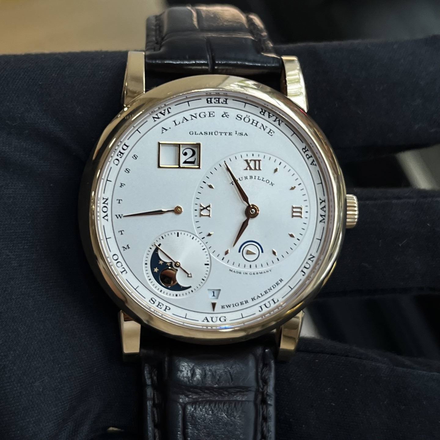 May be an image of wrist watch and text that says 'दबਬ NVP LANGE よ A. GLASHÜTTE 1/SA SOHNE VAR o3α ち 2 AR URBILLO ក្ង ΛΟΝ ん 山 في LOO ل 皿 MAM سا SEP 肉 SS O 40g NOC 17 V EWIOER…