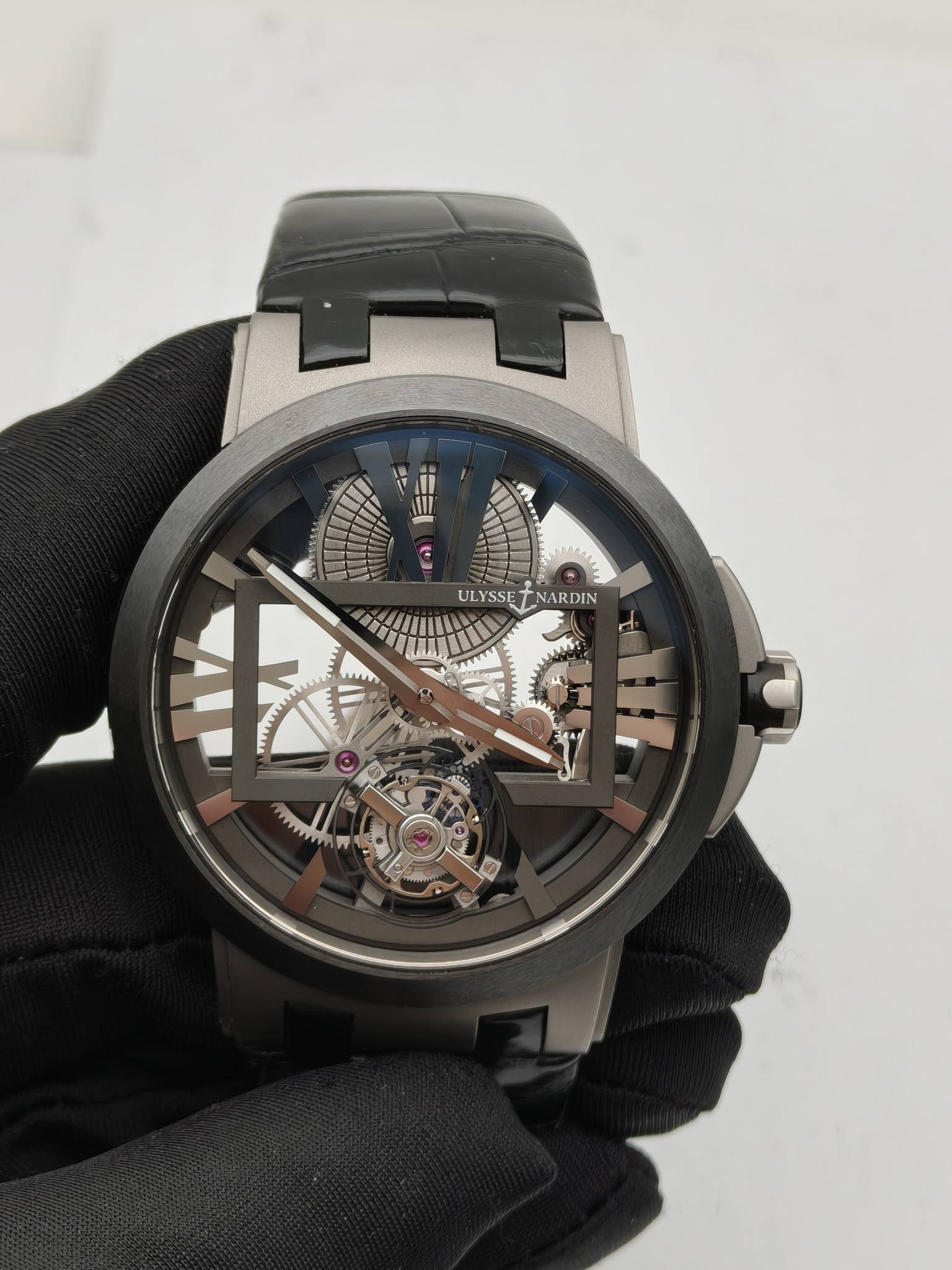 May be an image of wrist watch and text that says '1 E ULYSSETNARDIN ULYSSE NARDIN c m'