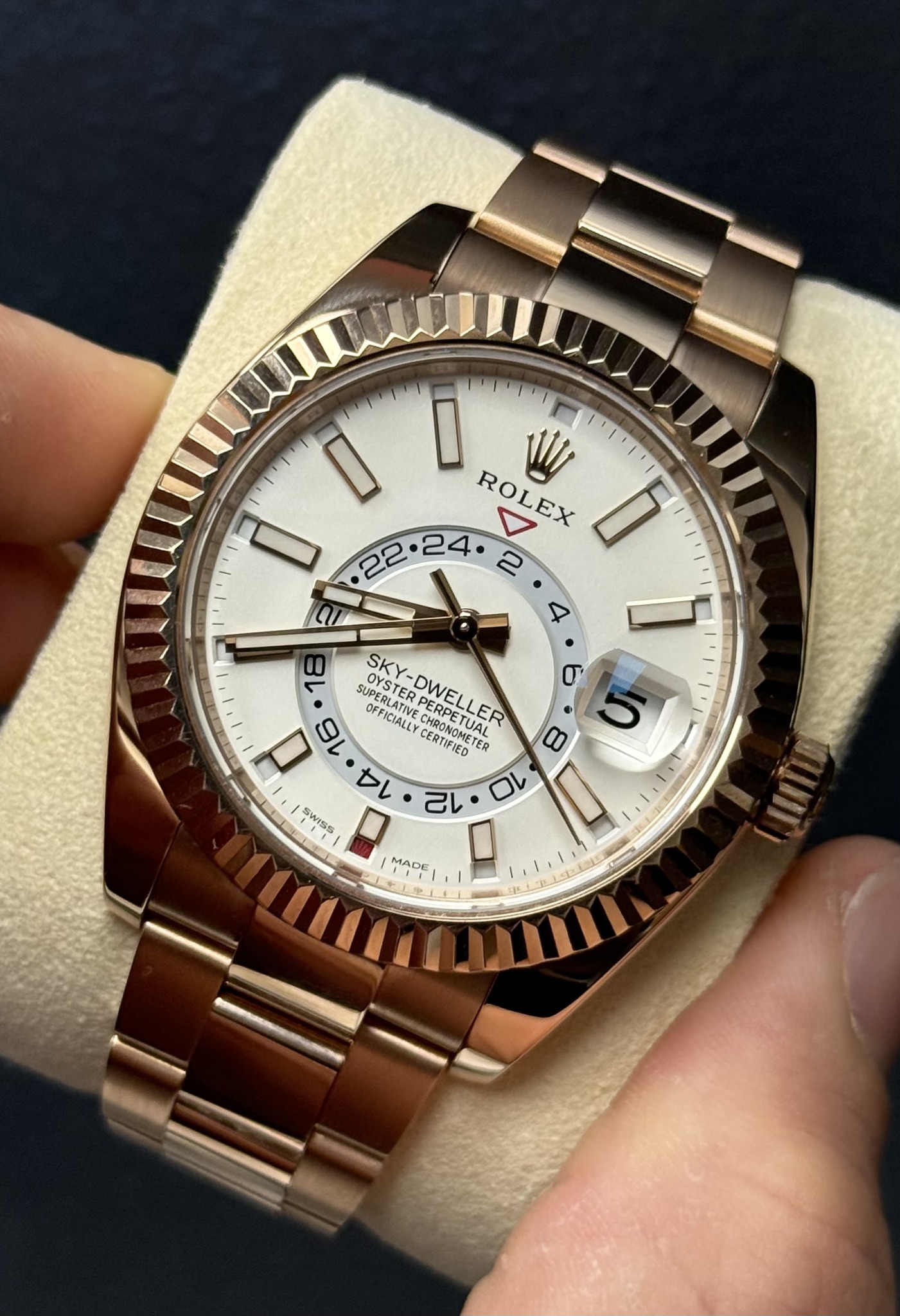 May be an image of wrist watch and text that says 'O I W D . ROLEX ብባ 4 SUCETE COYSTER UPERLATIVE SKY-DWELLER OYSTERWELLER OFFICIALLY.CEOSN တ 16 FFICIALLY CIALLYCERTVCT PERPETUAL…