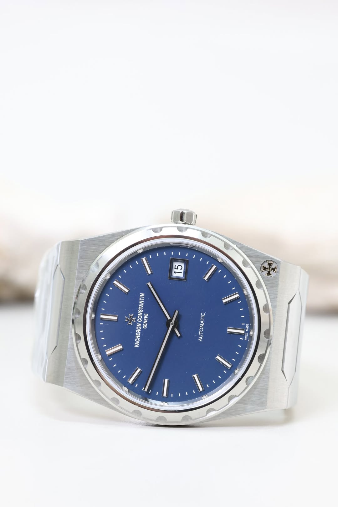 May be an image of wrist watch and text that says '/ l' CONSTANTIN EVE SERE E VACHERON ΟΜΑΤΙC ١ 1'
