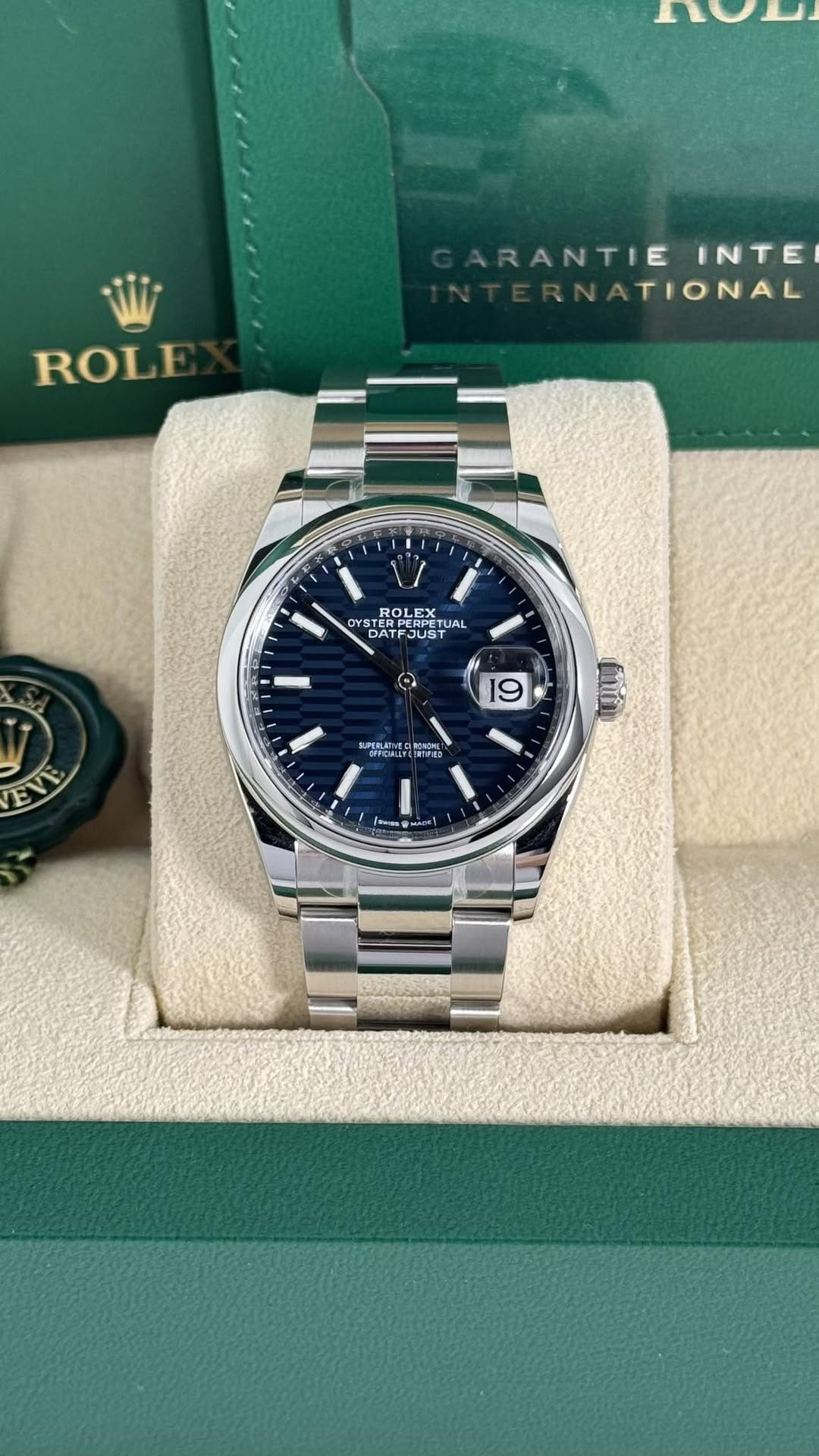 May be an image of wrist watch and text that says 'nOD ROLE RANTIE ANTIEINTE INTE TIONAL ROLE RO EX ل YST TER TERPERPT ERPERPI DATFJUST UAL A O 9 EVE dewim Gian (ណែ.ប zef'