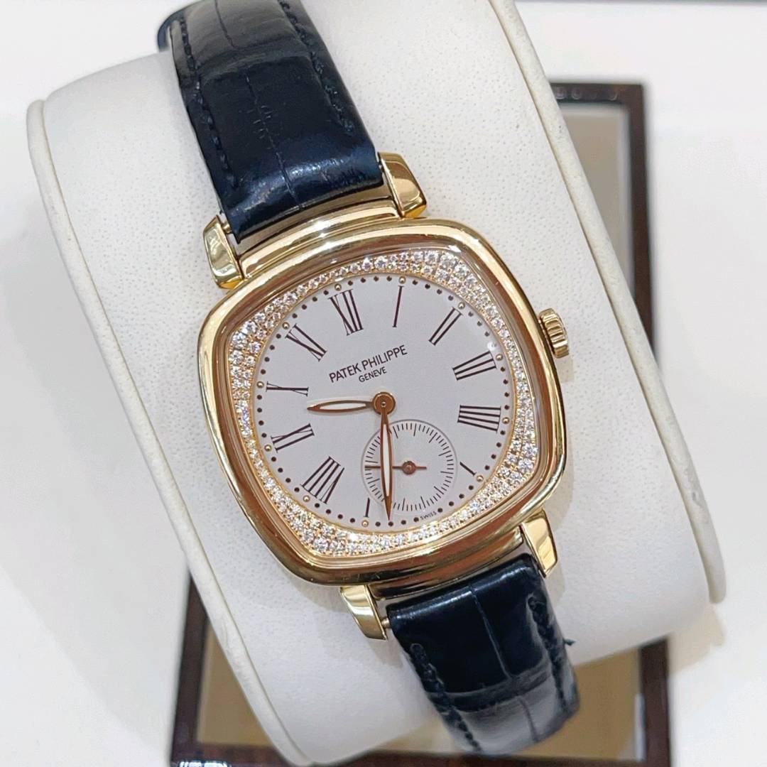 May be an image of wrist watch and text that says 'NI NII SC S PHILIPPE PHIL PATEK GENEVE KI III IU וזזיןייין שן111 ml M yhu til 11 mbi! So'