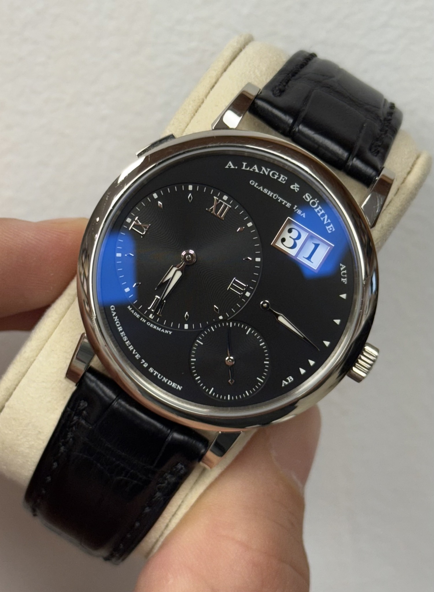 May be an image of wrist watch and text that says '0 ۸ A. LANGE GLASHÜTTE GLASHÜTTE み /SA 31 SOHNE E AUF 6 GANGRESERVE7ST A۸ MADE ! Ii A IN GERMANY ESERVE 72 STUNDEN に - AB'