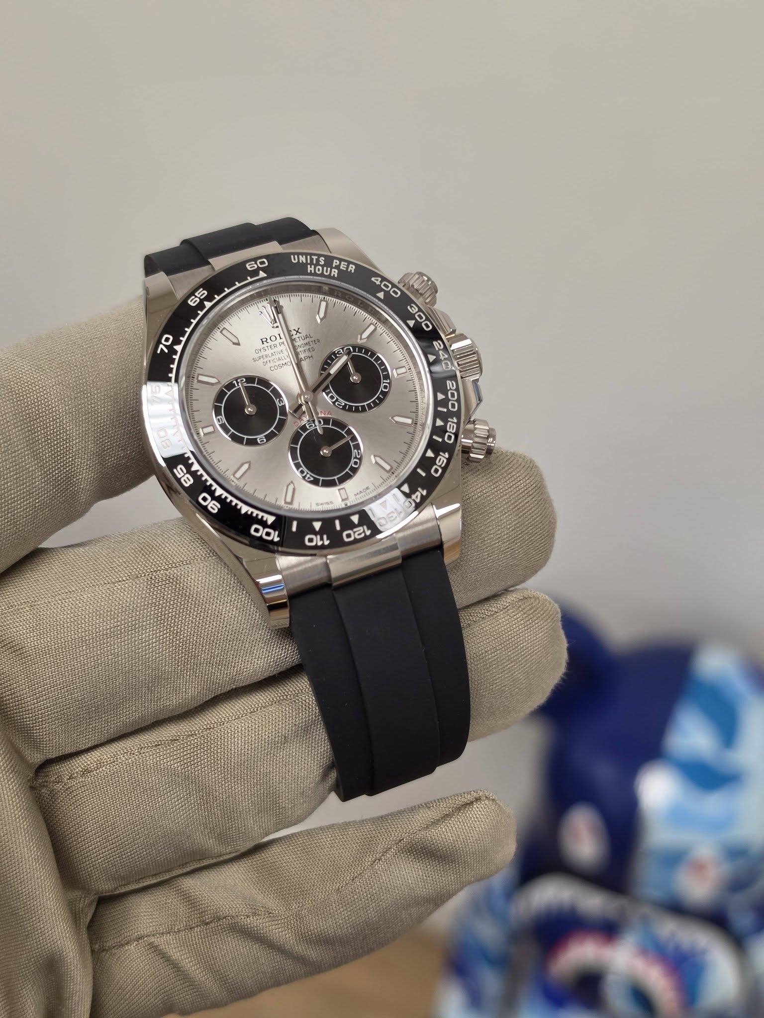 May be an image of wrist watch and text that says '60 UNIT HOUR PER ROY 2 L ንን N 101 o ل ٢ - E i 35 O D 9o יםס C O 11 2 שמס လ'