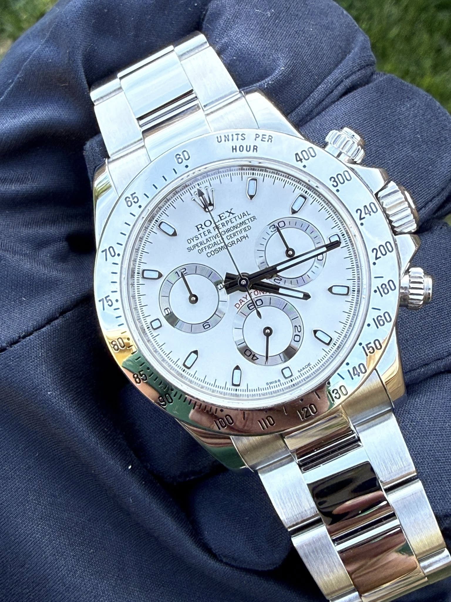 May be an image of wrist watch and text that says 'UNITS PER HOUR 60 65 ថ្គបេ F1 F C 70 RPETURL OYSTER SUPERLATIVE DEFICIALL npETHA UOCNIOMETER HRUNUIED OFFICIALLE CERTIFEL GRAPH…