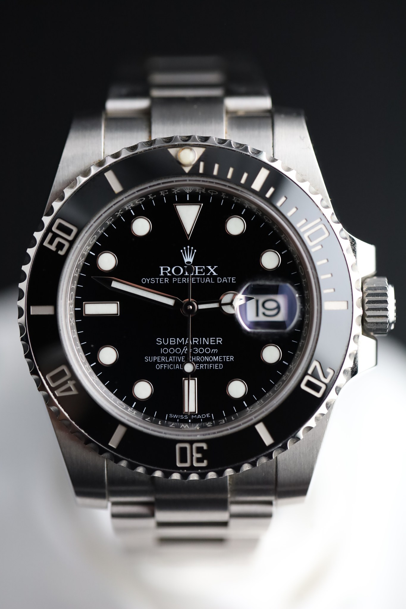 May be an image of wrist watch and text that says '50 DivilO, 110 ROLEX EX ROI OYSTER OYSTERPERFETUALDATE OYS PERFETU ERF TUAL DATE 19 SUBMARINER 1000ft 1000ft300m 300m SUPERLATIVE…