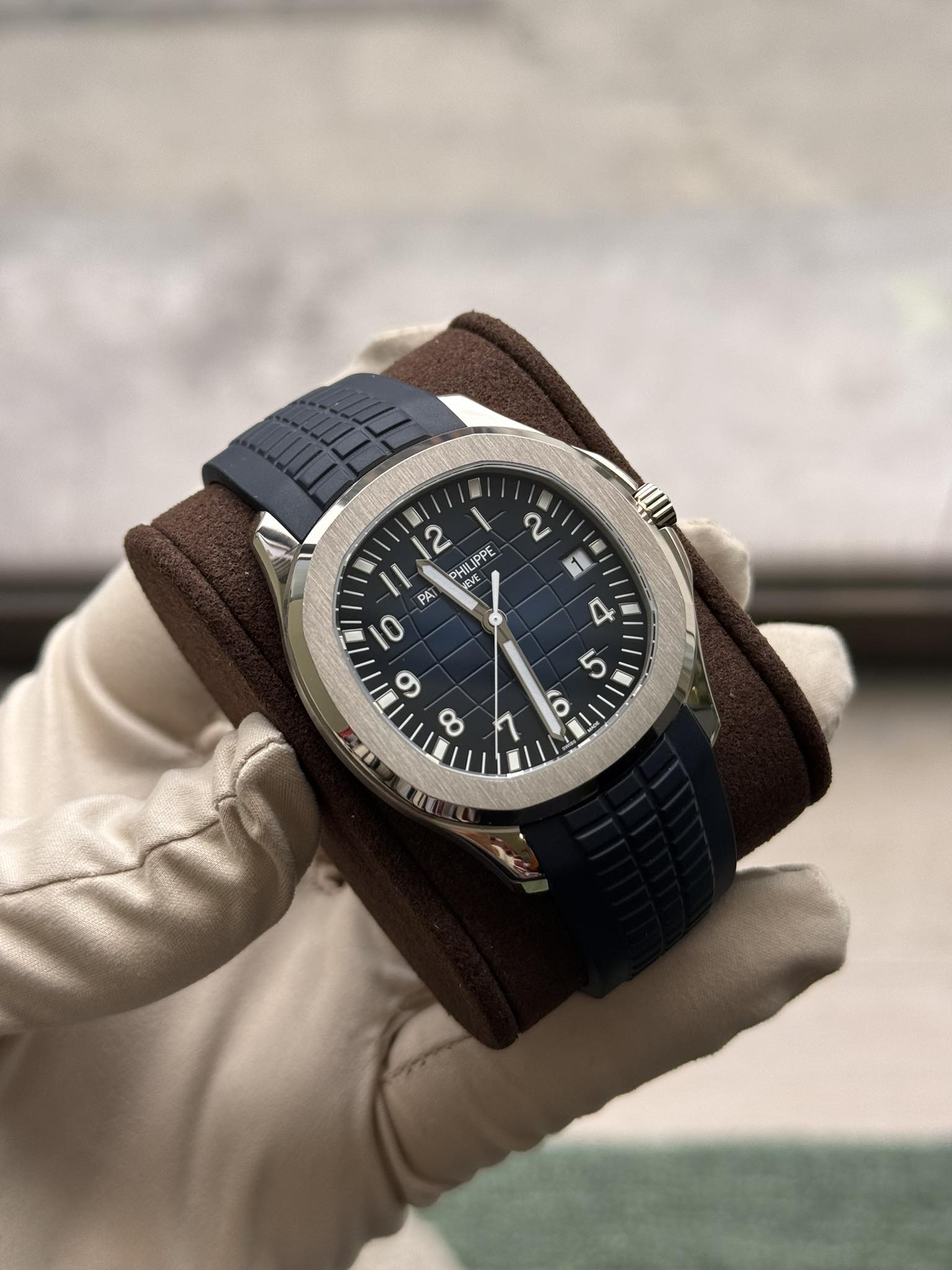 May be an image of wrist watch and text that says '2 J 2 2 PHI PHILIPP UIPP IPPE LEVE aS REVE PA PA O 麺 4 ٨ L O c ഗ 0 1'