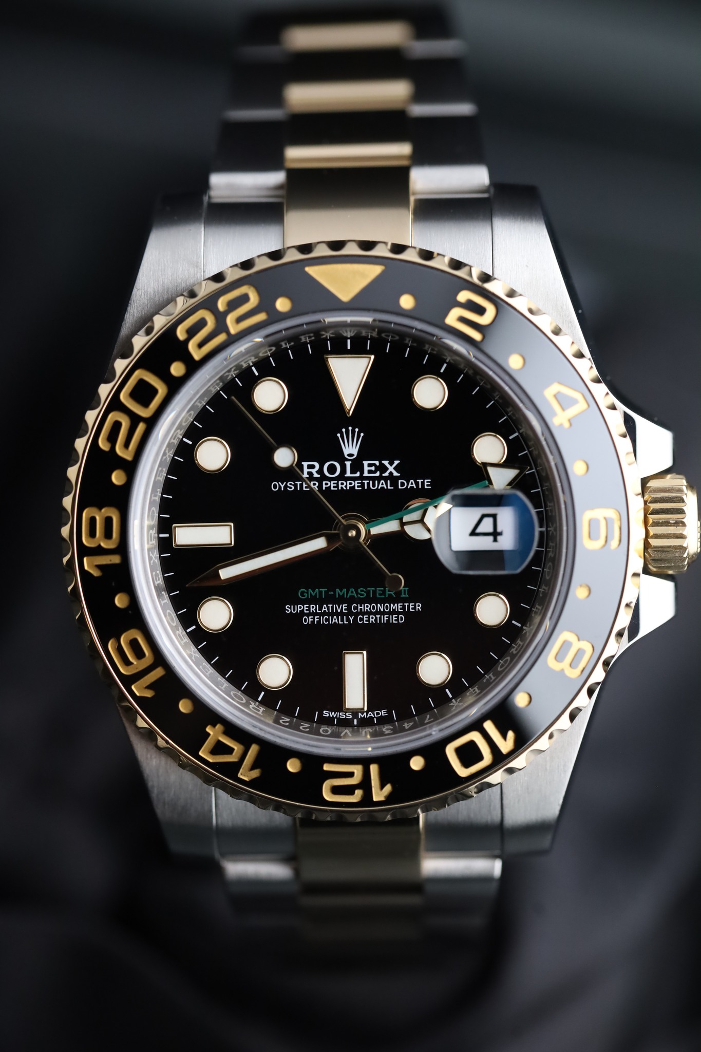 May be an image of wrist watch and text that says ' ROLEX OYSTEPERPETUAL PERPETUAL DATE OYSTER 4 SUPER SUPERLATIVE.CHRONDMETER OFFICIALLYCERTIFIED OFF FFICIALLY CER FIED ATIVE…