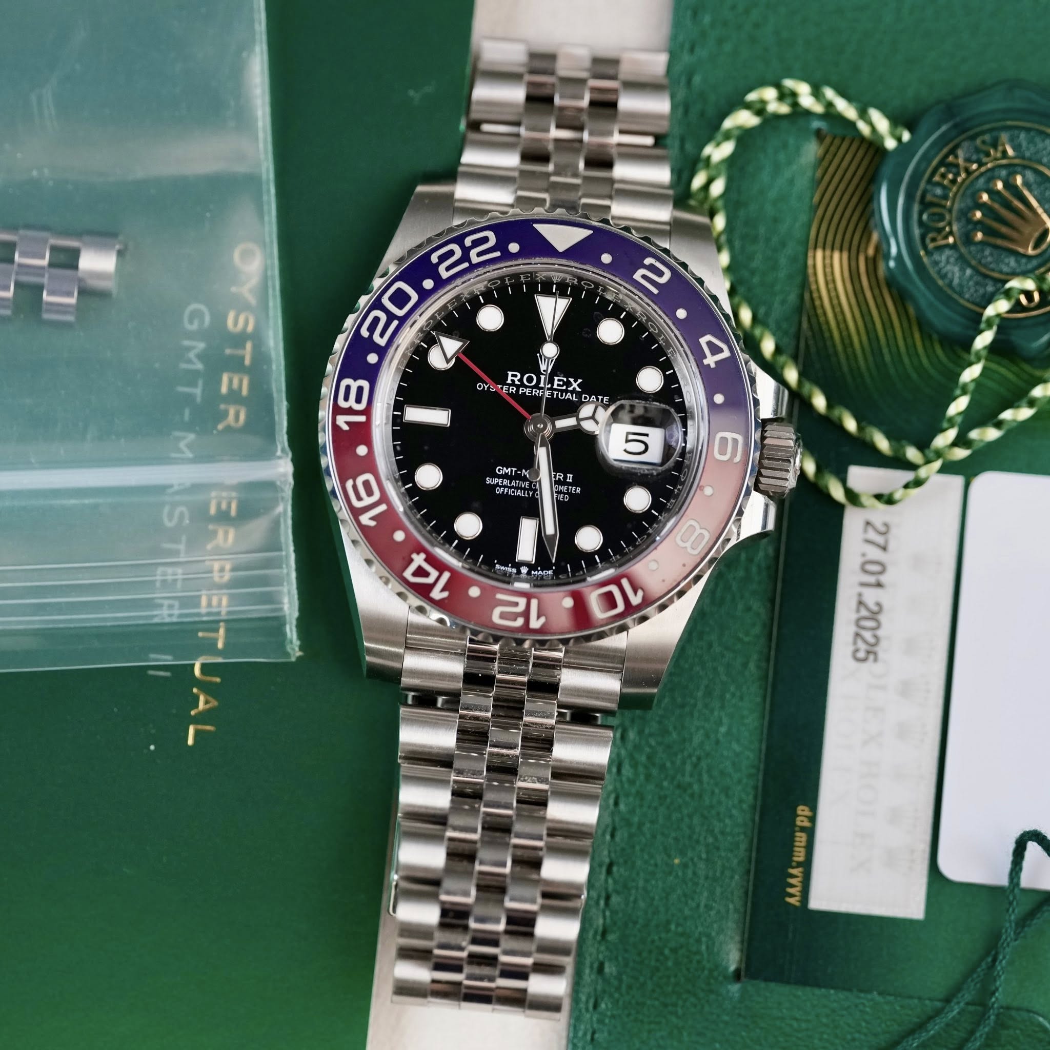 May be an image of wrist watch and text that says ' oYs ROI ROLEX EX 4 CMT- 5 RO 6 GMT-M STER STER 비청크 ERPETUA E 16 14 中華山 お مصليد pp wa AuolXn'