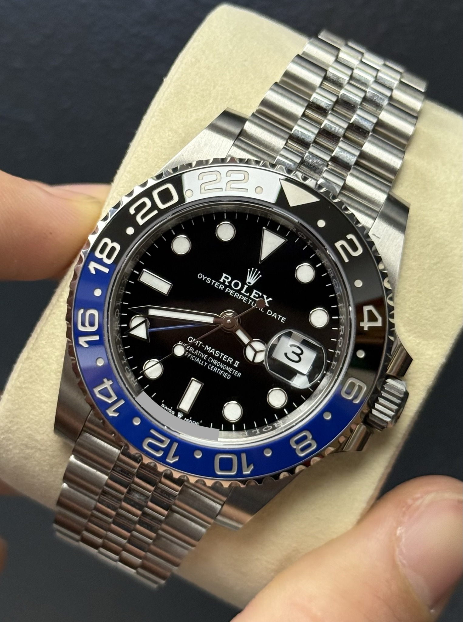 May be an image of wrist watch and text that says ' OYSTEROLE OYS OYSTER ROLEX ER PERPET ROL LEX ETU TUL a DATE 16 GAT -MASTERD NOMETER II II ERLATA FFICIALLY FICIArE MAST…