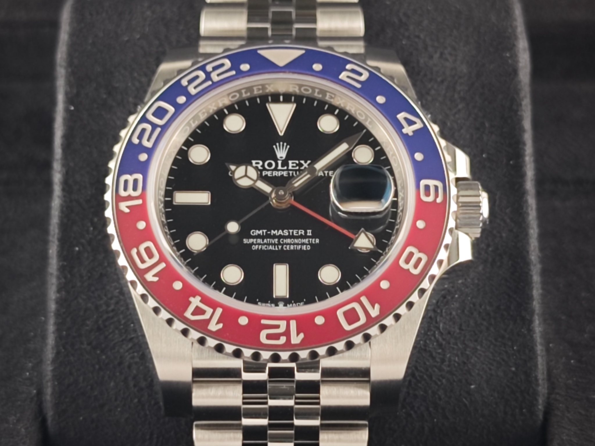 May be an image of wrist watch and text that says 'OLE 2 22 OLEX 20 18 4 ROLEX PERPET PEI ATE 6 GMT MAS -MASTER GMT-MASTERII II SUPE UPERLA SUPERLATIVE OFFICIALLYCERTIFED…