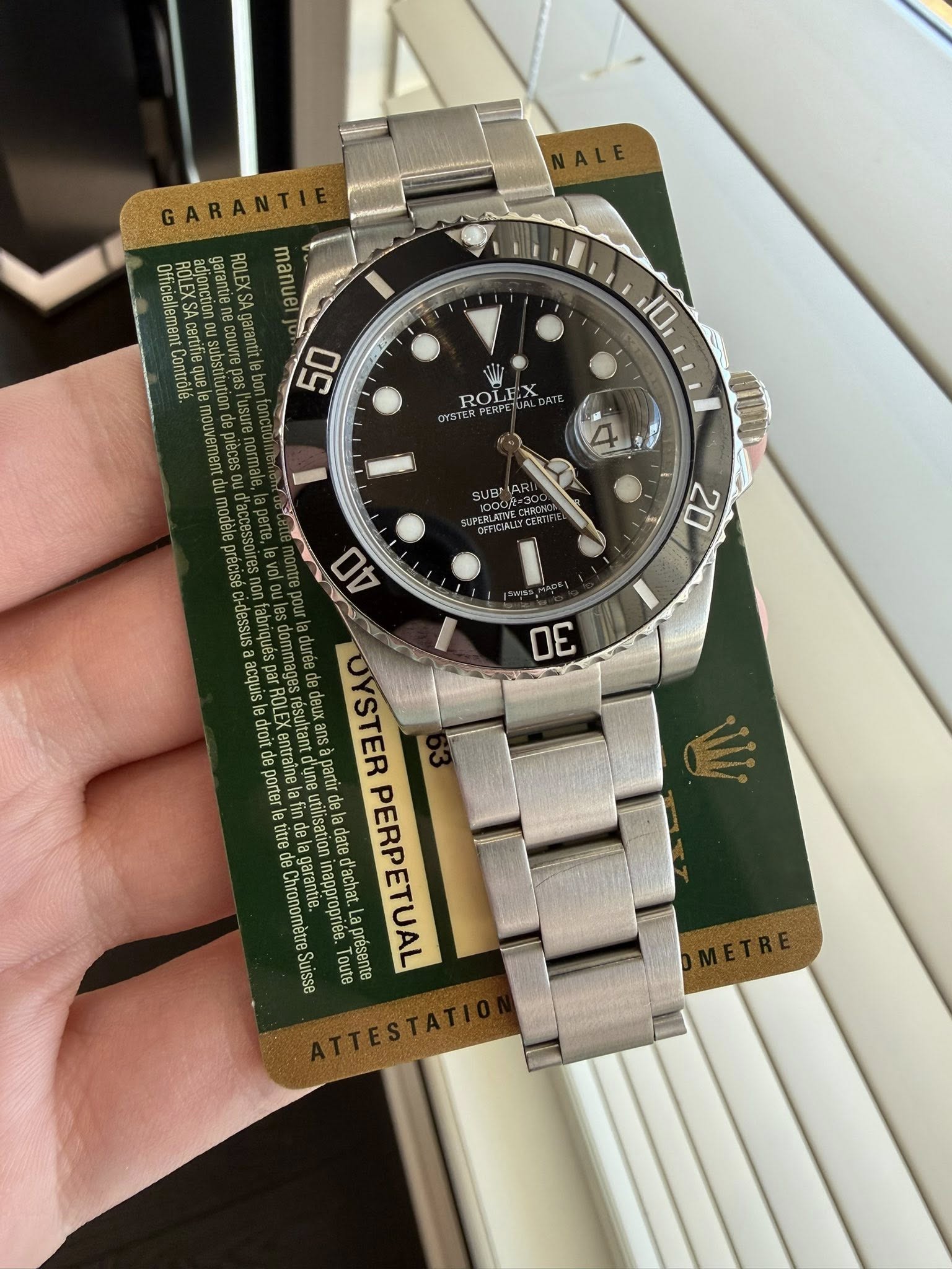 May be an image of wrist watch and text that says 'GARANTIE Officiellement.Cont Officie manue ementContrblé ement Contrólé. 50 10 ROLEX 20 40 30 acquis parROLE de…