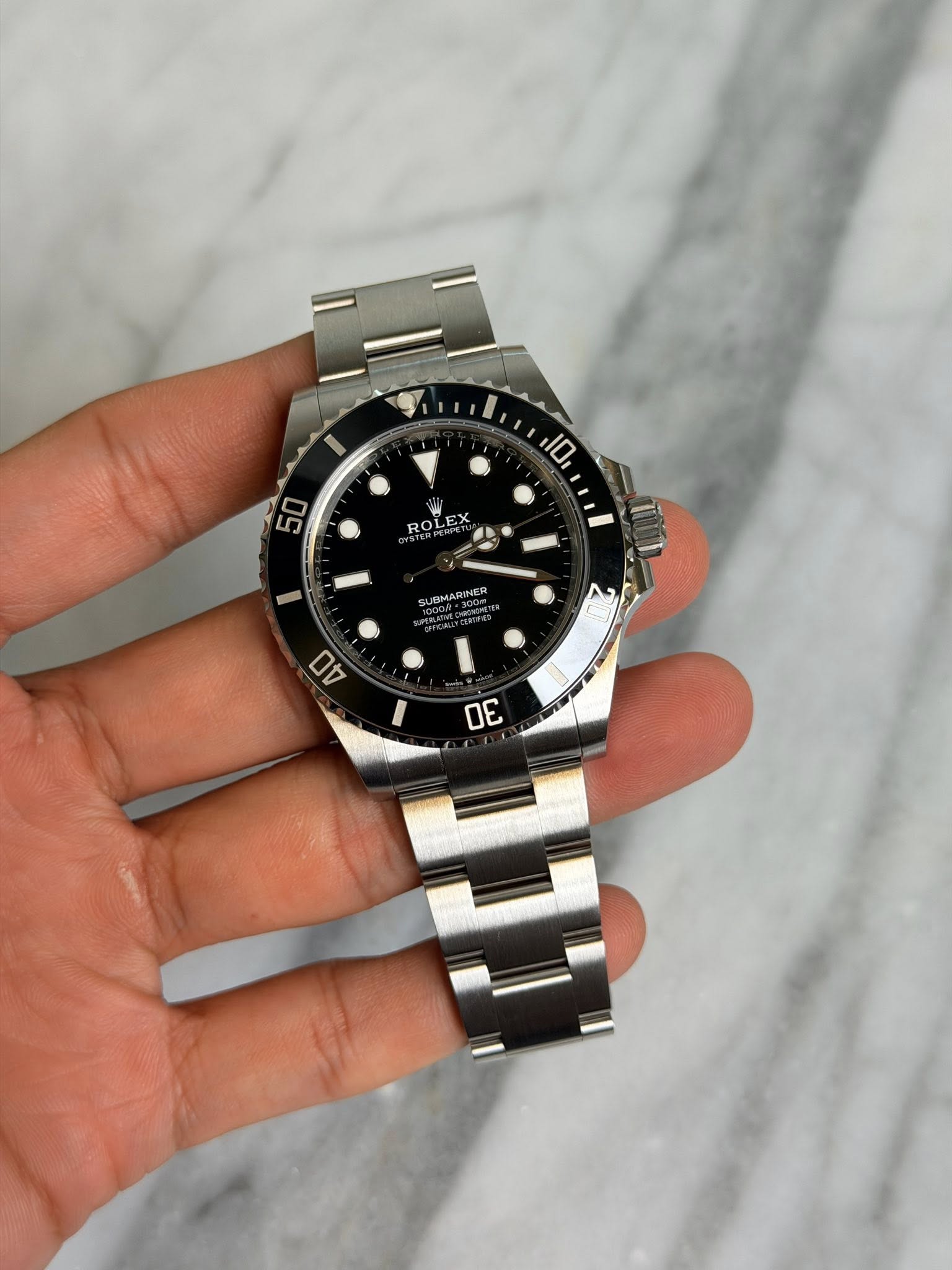 May be an image of wrist watch and text that says 'i 10 50 ב ROLEX ROLEX FX ب SUBMARINER 40 0E'