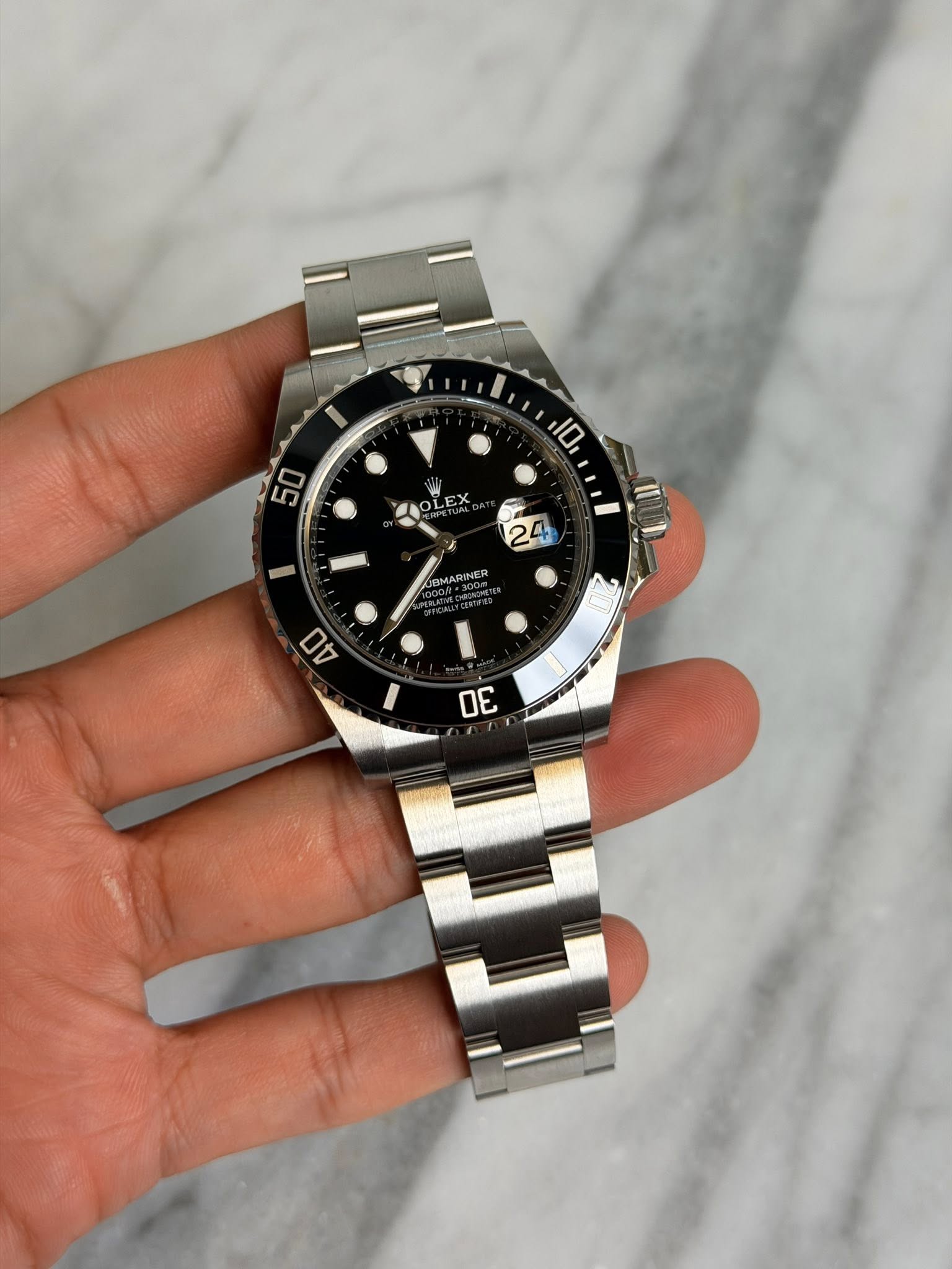 May be an image of wrist watch and text that says '10 50 ساد - AR 40 D0 ថ LE1'