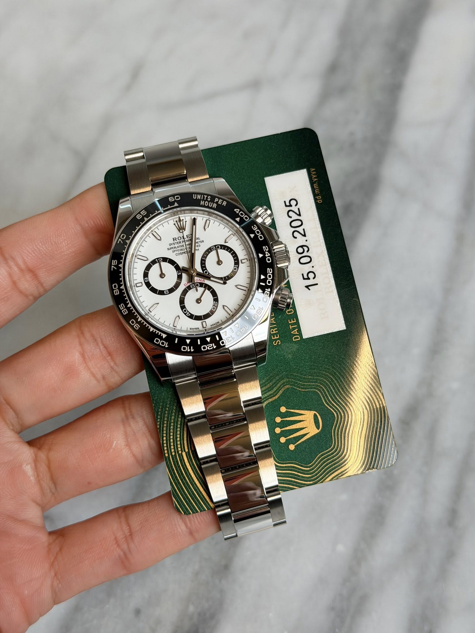 May be an image of wrist watch and text that says 'UNITS HOUR U 用 201 ភជ្ម ROP CA SE ME DET 300 2025 עשם D SERIAE DATE 0 0 0 ስካ ン ب ب 1O0 o ሞት 0 110 O οει'