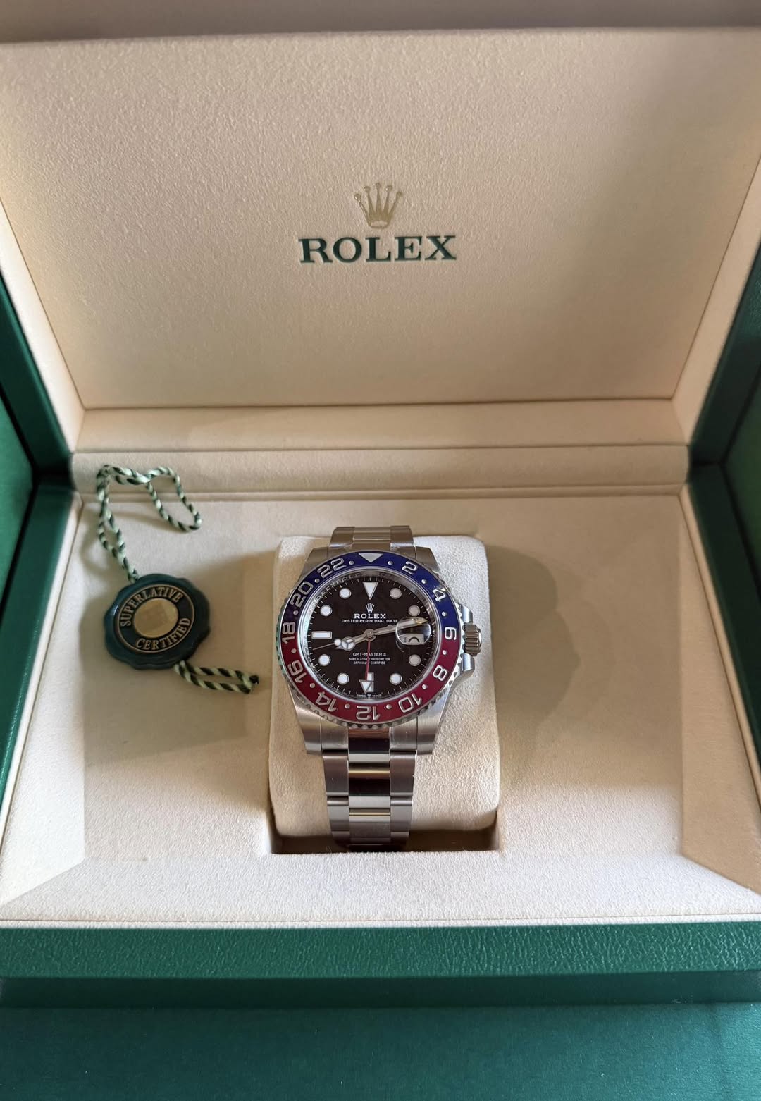 May be an image of wrist watch and text that says 'W ROLEX ..の味 x 2 6 ንት س1 6 10 I S 8 O'