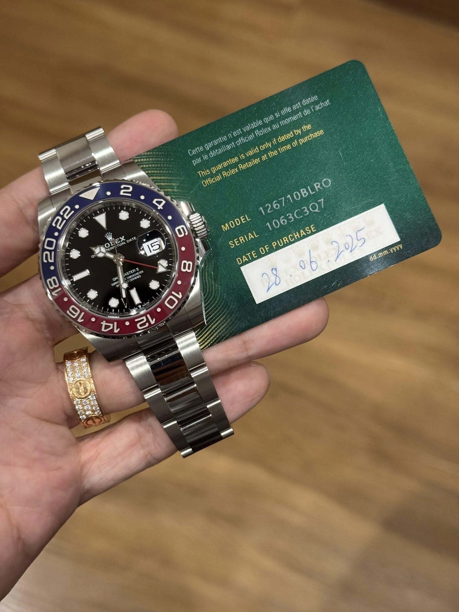 May be an image of wrist watch and text that says '2 datée achat efle est st moment 0 del alable que nlvif Cette detailiantoffic do the garanten es Role Kolex datedby officiel…