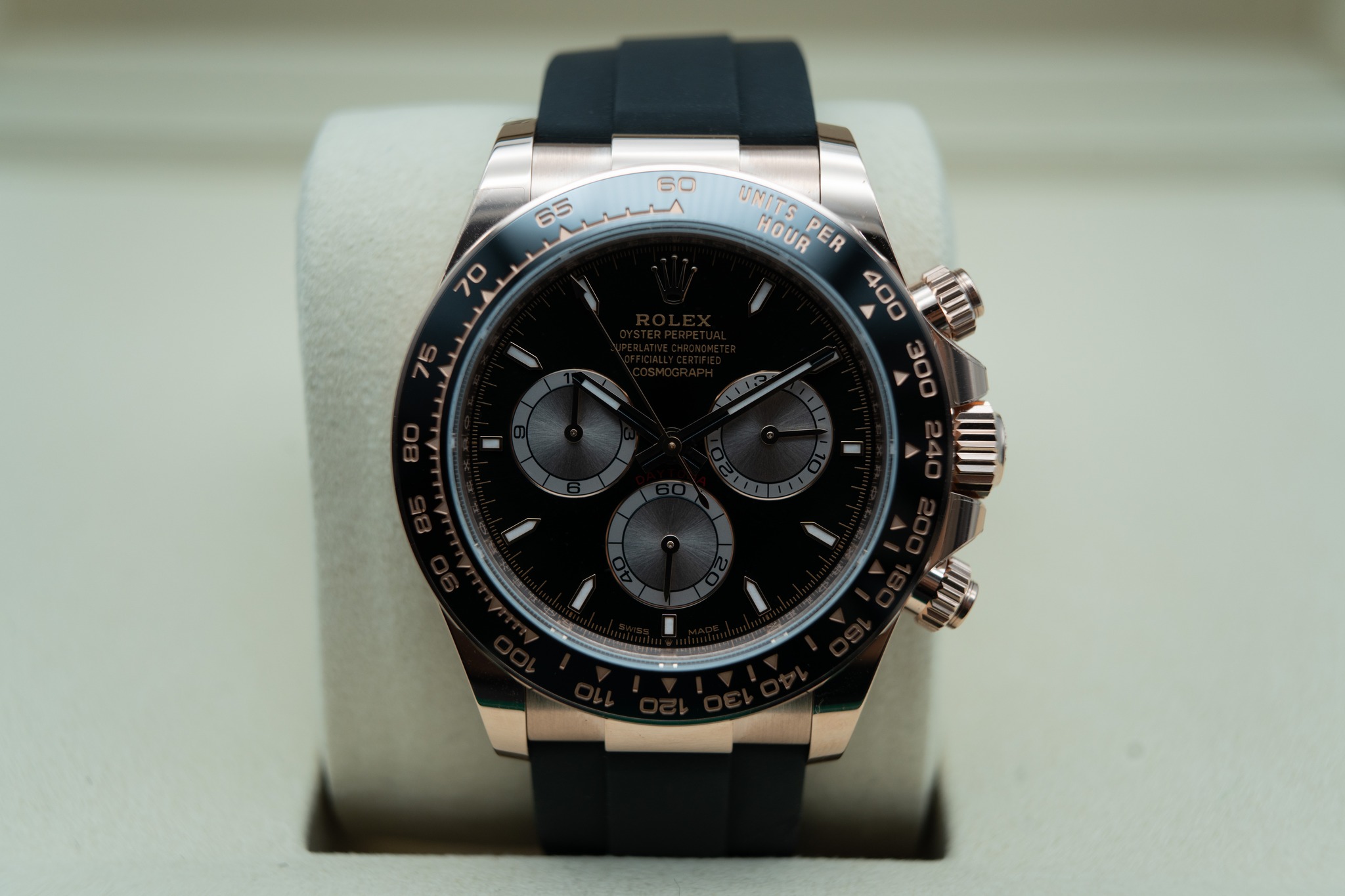 May be an image of wrist watch and text that says '60 65 65LLA اللنا 70 UNITS HOUR PER 400 300'