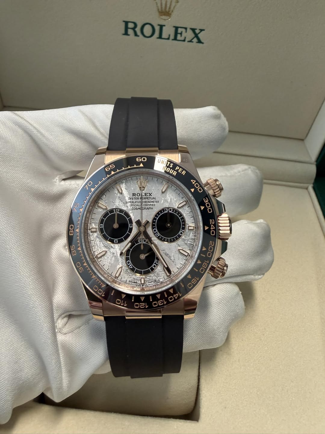 May be an image of wrist watch and text that says 'ROLEX 60 ه 65 70 UN NITS T ER 400 300 RO LEX ERPETUAAL DEFTLIA 5 CRAPal RAPUl 80 音載 "" 10 i 85 30 SC ማ 9 o 2 O'