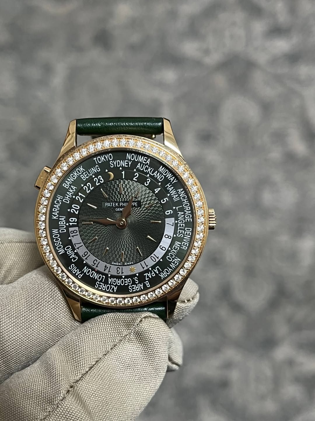 May be an image of wrist watch and text that says 'TOKYO SYDNEY 2 AUCKLAND 3 MIDWAY NOUMEA BANGKOK 20212223 PATEK PATE BEIJING HAWAII WAIl ANCHORAGE KARACHI DHAKA 21 20 6 DUBAI…