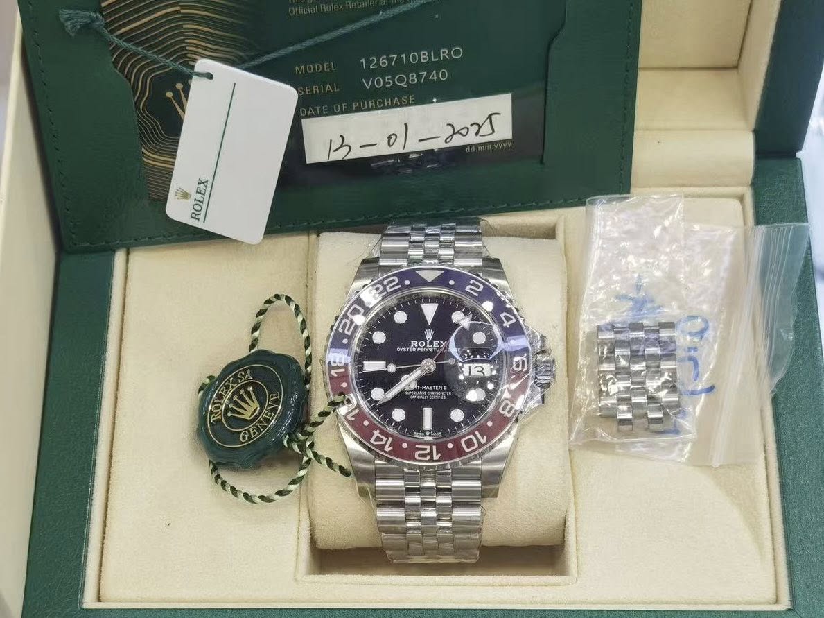 May be an image of wrist watch and text that says '126710BLRO 10BLRO V05Q8740 อ่รีช ROLEX ROLEX ROL 18 + 2 13 -MASTERS b W GB 18 14 CU ใั ا 10 Orh'