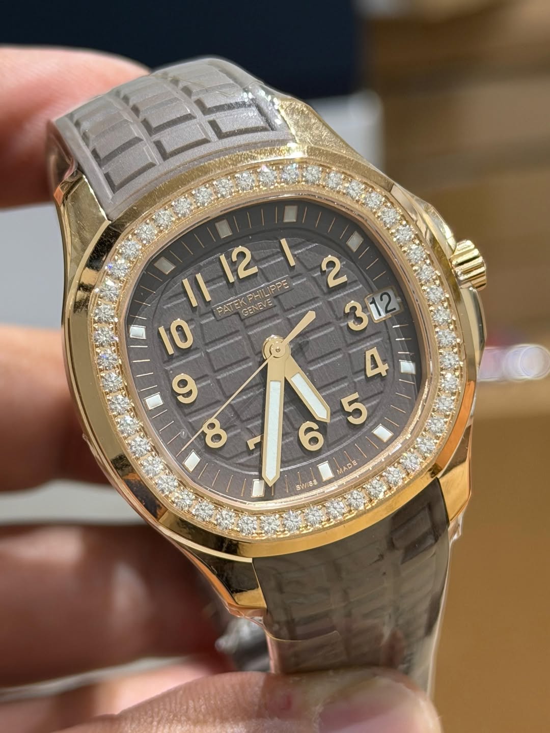 May be an image of wrist watch and text that says ' PHILIPPE 11121 PATEKPHILIPPE PLIl PATEK GENEV 10 312 4 و 5 6 ADE σ Dg F き SWIS'