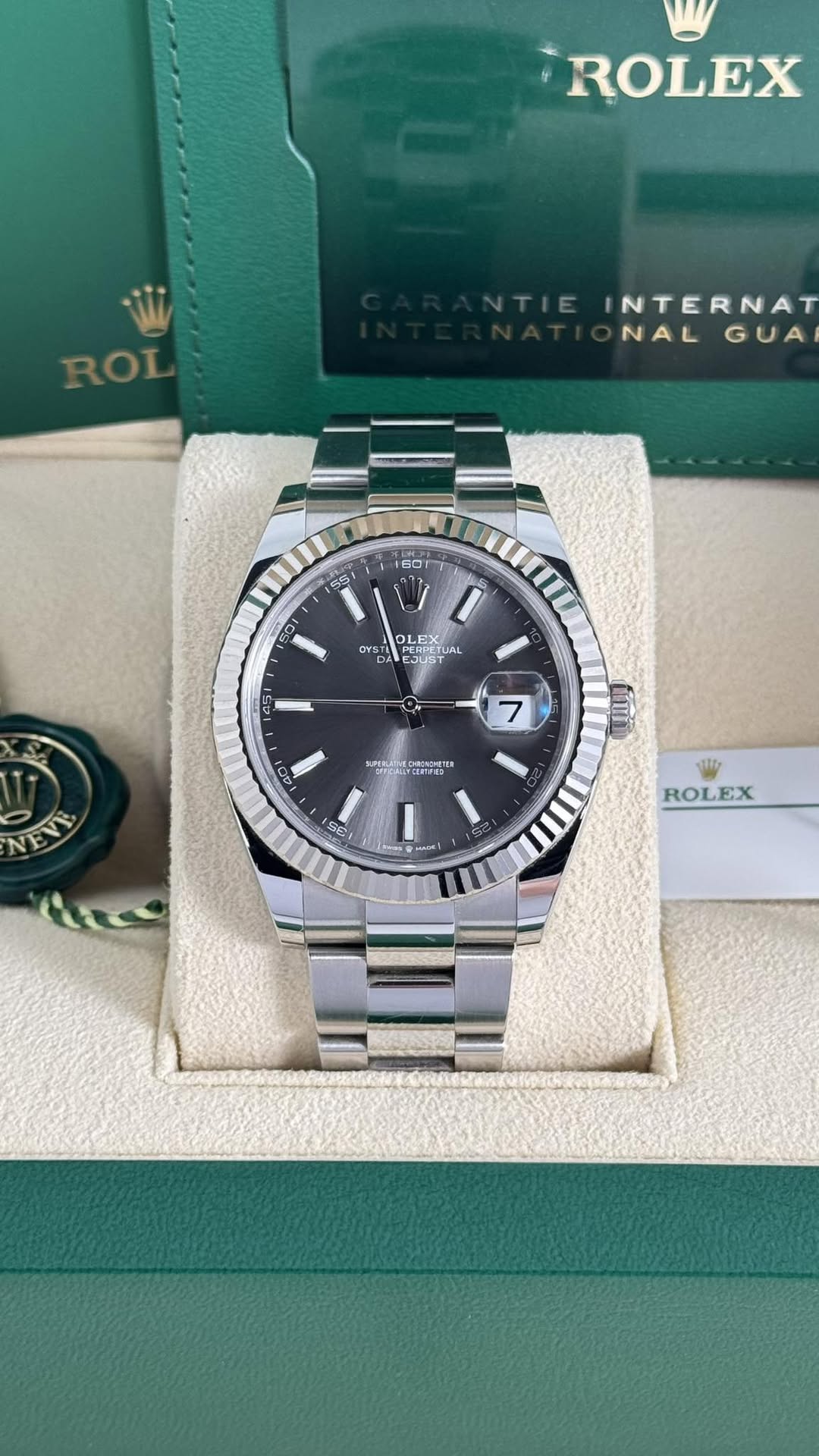 May be an image of wrist watch and text that says 'ROLEX ROL NTIE INTERNAT NAL NALGUA GUA 60 SS 150 50 OLE عاب ب ars Tk NE FaL JL&T APERPE PtI PERPETUAL TUAL 45 I 7 a0i 40…