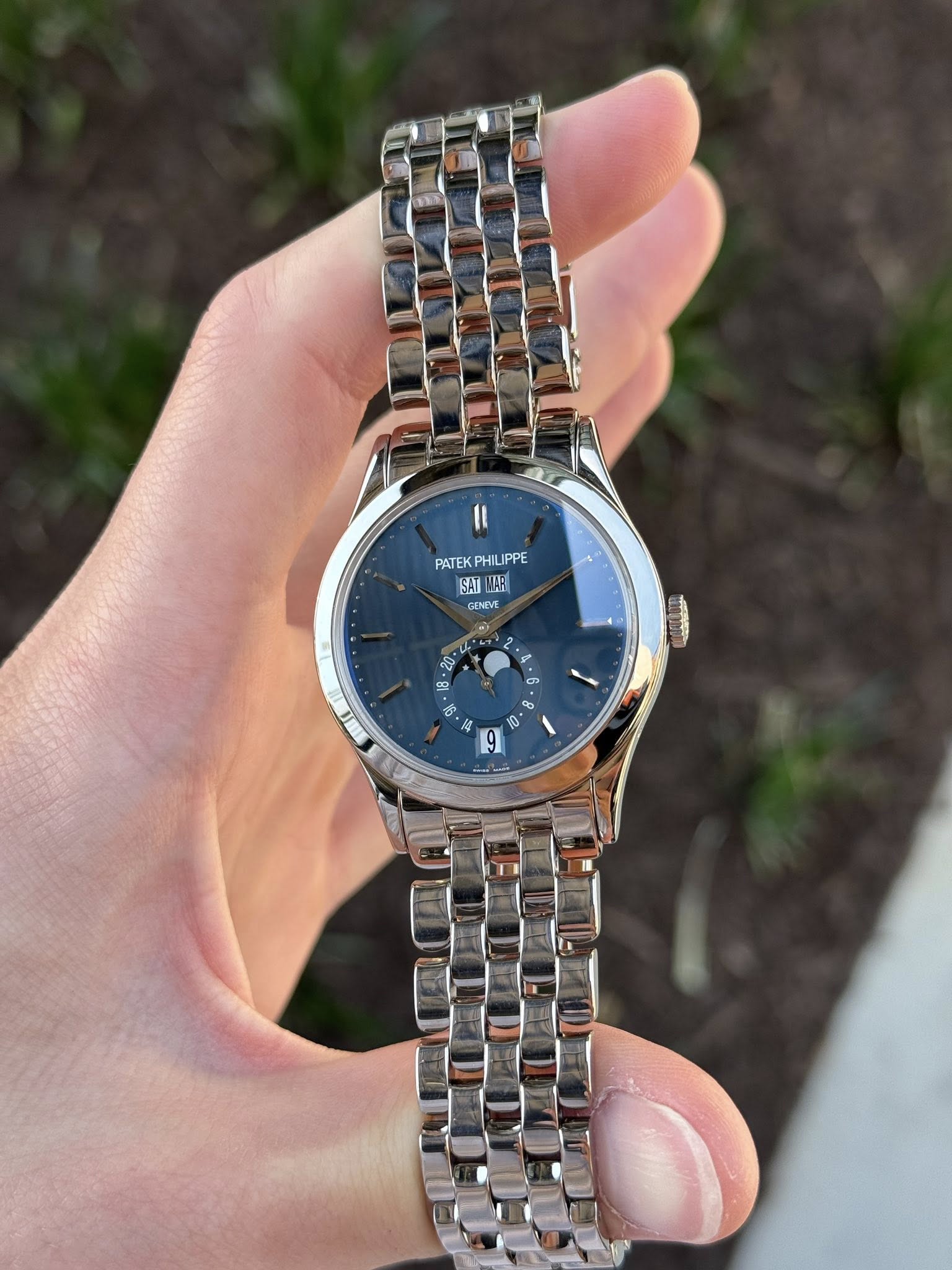 May be an image of wrist watch and text that says 'PATEKPHILIPPE HILIPPE PATEK SAT VAR GENE VE လိ e 8 - አ eS ဆ တ '