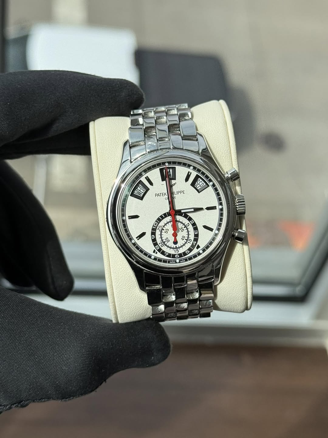 May be an image of wrist watch and text that says 'WHED VED 17 LIPPE CO PATEK C س ሥ 0i 9 سن X حيد ለ 시 2 E e 1 ب 21 D 6 T له DI B D'