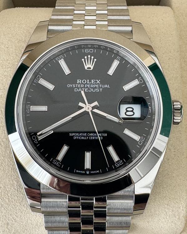 May be an image of wrist watch and text that says 'R ٥ ROLEX OYSTERPERPETUAL OYSTER PERPETUAL ETUAL DATEJUST 10 4 45 AF F 8 SUPERLATIVE CHRON SUPERLATIVECHRONWETER MET METER…