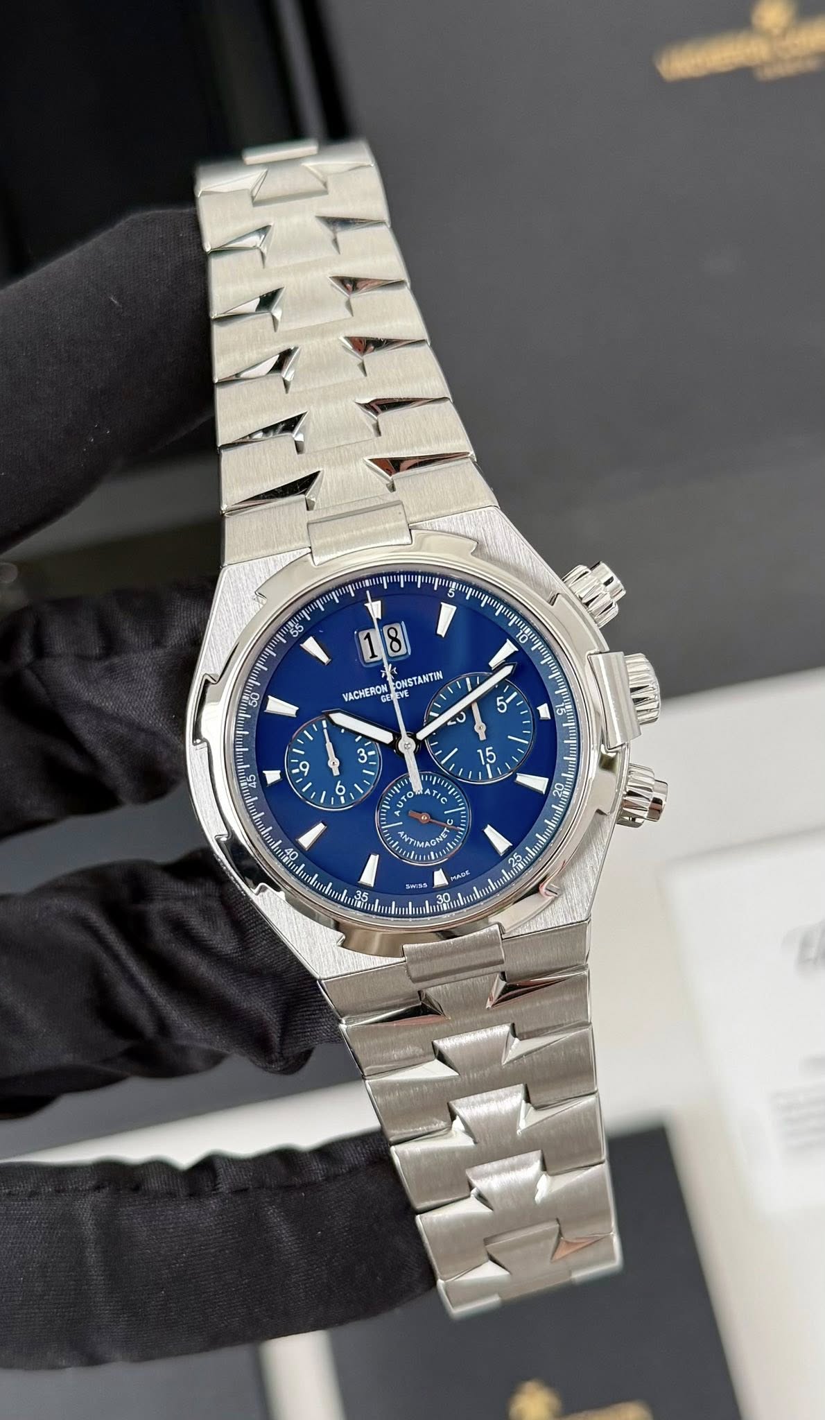 May be an image of wrist watch and text that says '3 問 1 18 8 ONSTANTIN ANTIN IACHERON TME 5 8 ု 15 3- 3 - و OF 三と ذ ン TMAH C MNT'