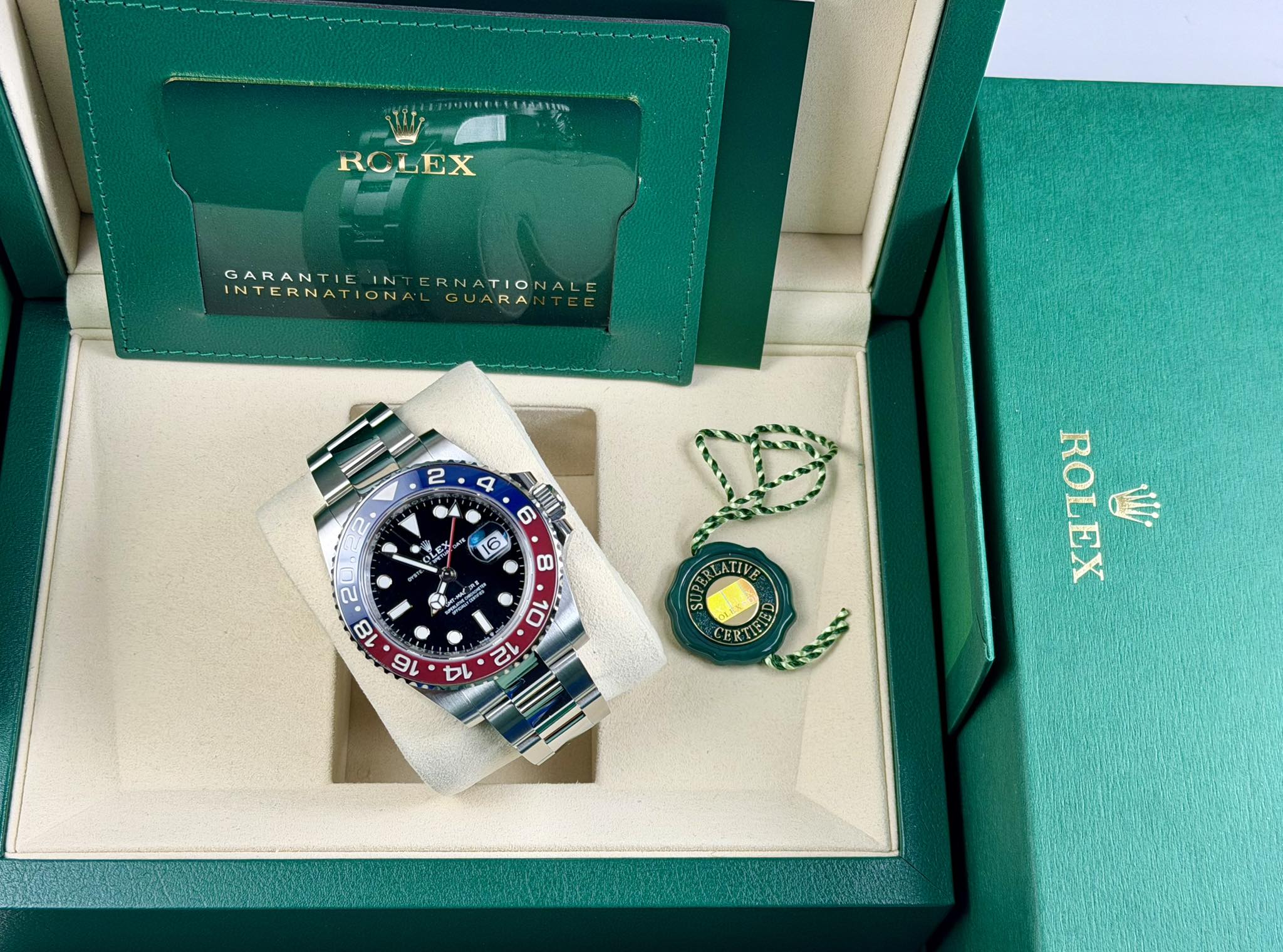 May be an image of wrist watch and text that says 'ROLEX GARANTICINTERNATIONALE IN GARANTIE INTERNATIONA INTERNA IONA ERNATIONAL GUARA 2 4 S2 S 6 6 8 ለትስሎዮ 清産 PERLAT ATIV CE RTL…