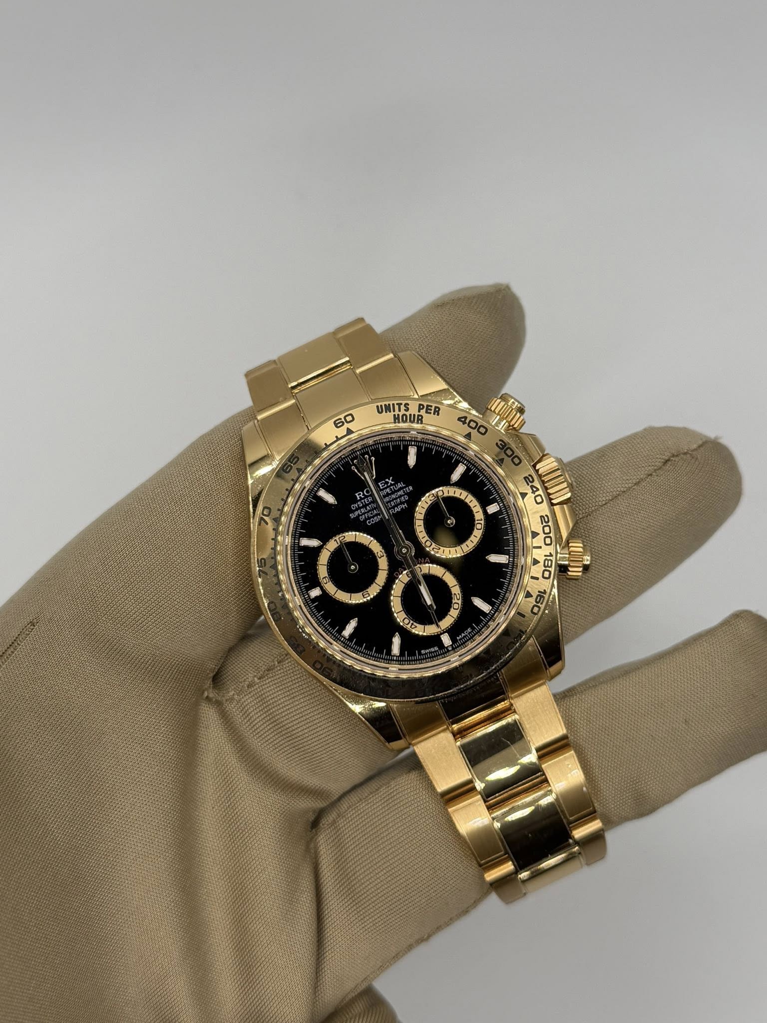 May be an image of wrist watch and text that says '60 UNITSPER HOUR UNITS PER 400 I 10 010 TX F 100 家 240 無I 18C แก็บน 28 福'