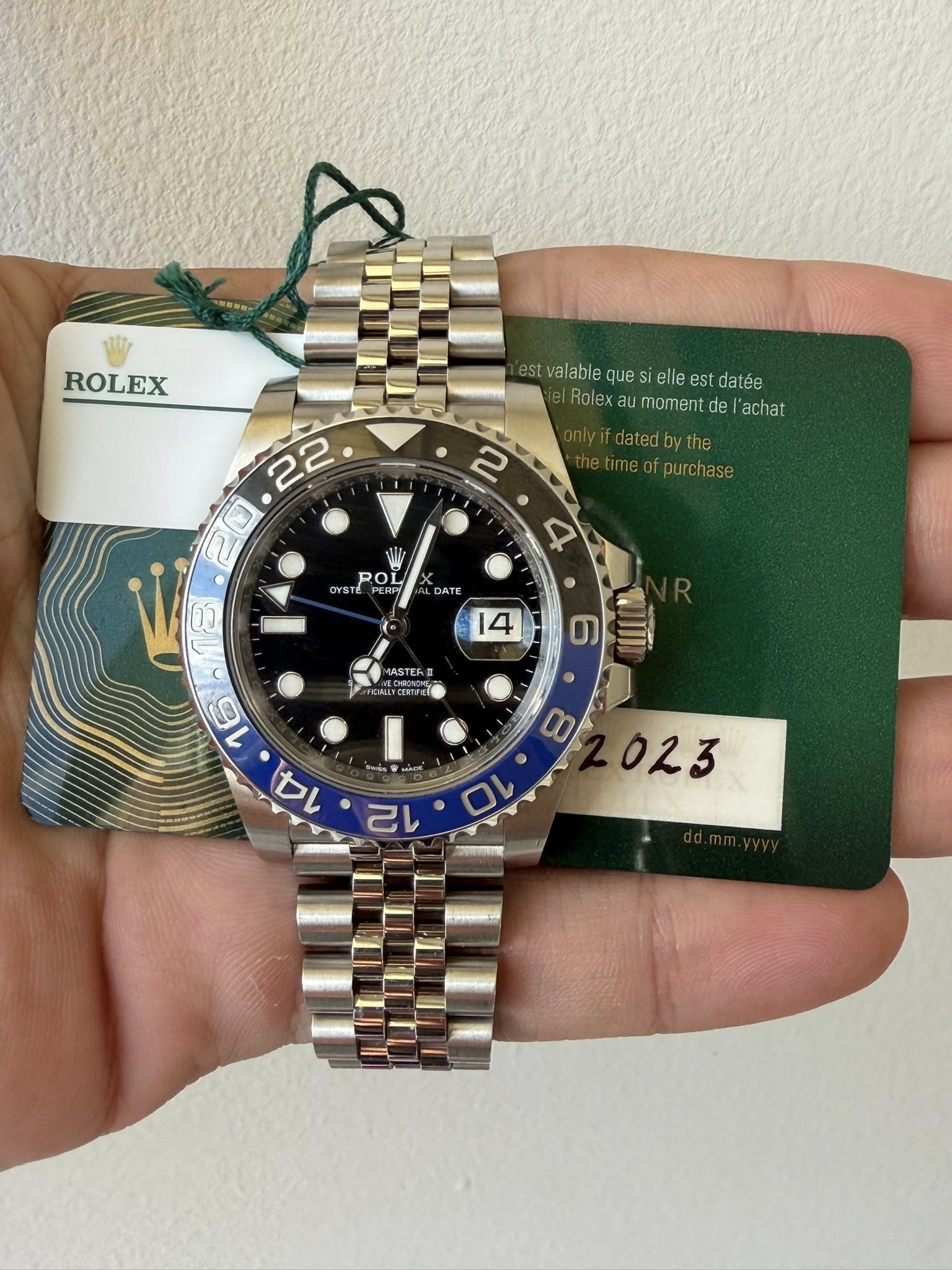 May be an image of wrist watch and text that says 'ROLEX estvalablequesiellestdateée que elle est datée stvalable Rolexaumomentdel'a Rolex moment de 'achat ated edbythe purchase…