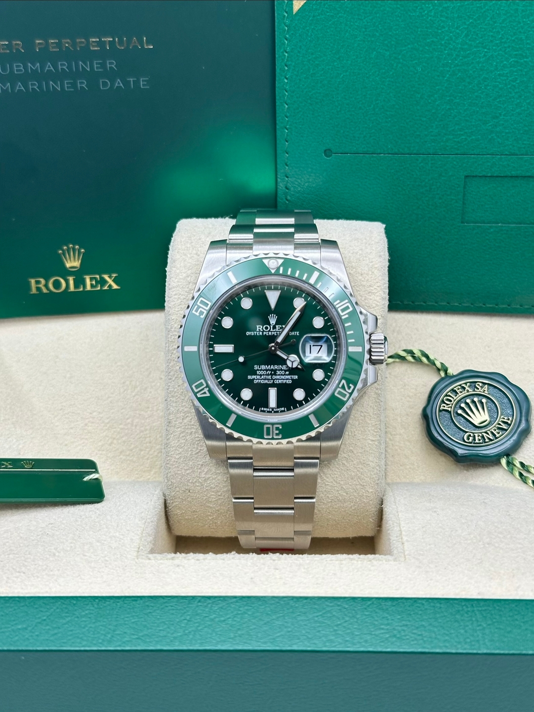 May be an image of wrist watch and text that says 'BMARINER MARINERDATE ARINER DATE ROLEX 50 ROLE O CYar OLE PERPET PERPERPE 10 ATE E TE 17 SUBMARIN u 1000fP OFFDALLY PEERTA rO ስ…