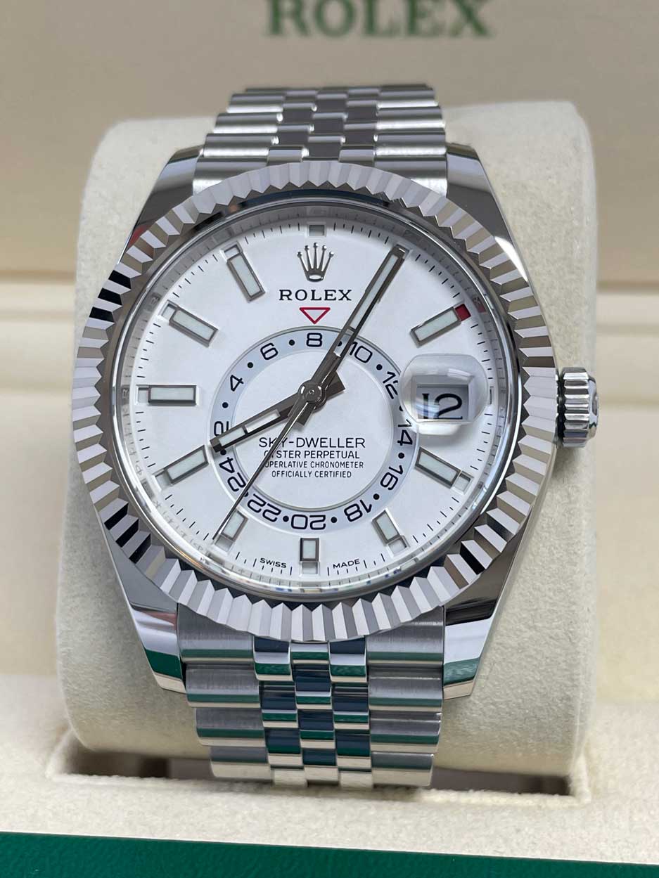 May be an image of wrist watch and text that says 'ROLEX ROLEX 8 D 6 4 I SK SHA DWELLER ER DERLATIME STER ERLATIVE PERPETUA PERPETUAL CHRONOMETER HRONOMETER TER OFFICIALLY…